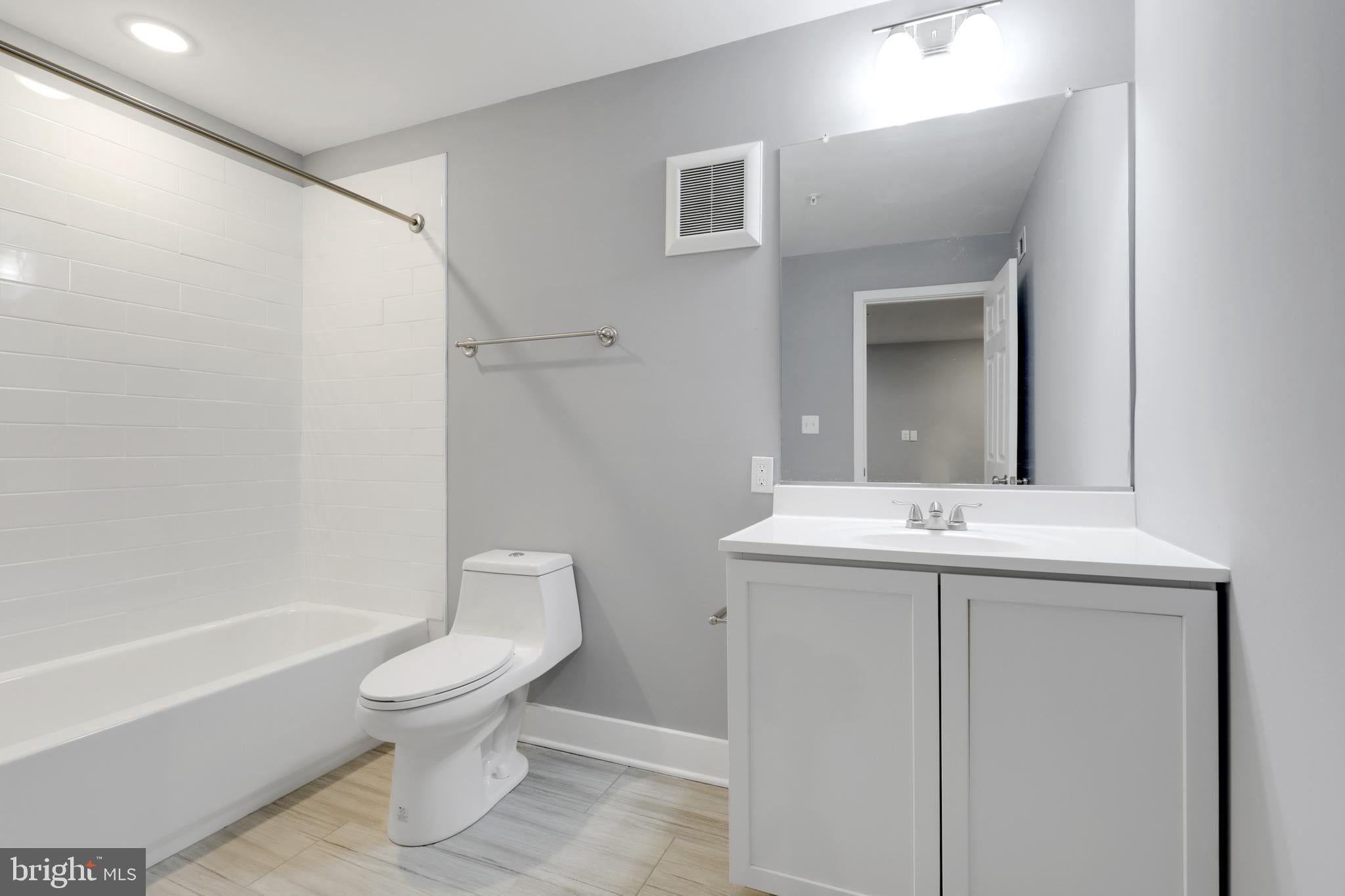 19 E FAYETTE STREET 204