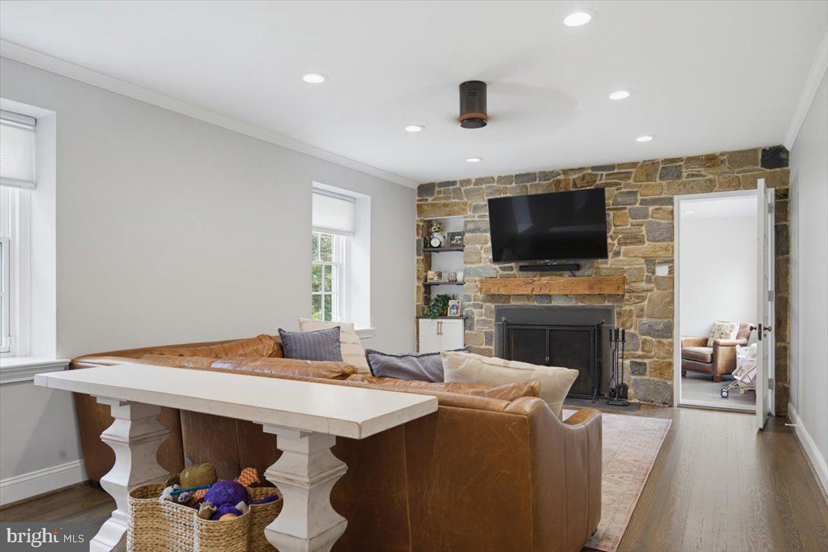 2 LONE ACRE ROAD