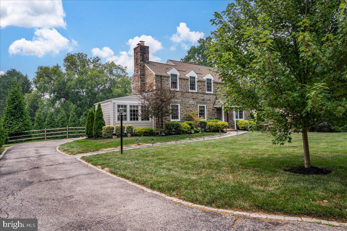 2 LONE ACRE ROAD
