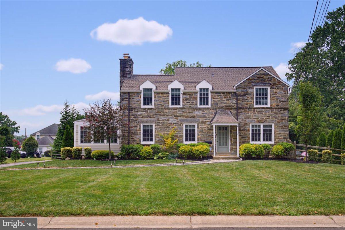2 LONE ACRE ROAD