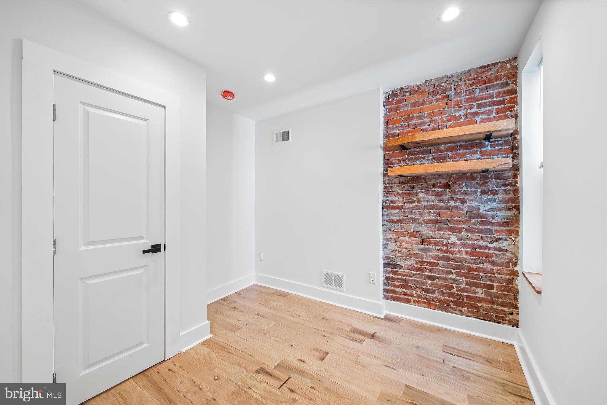 POINT BREEZE - Residential