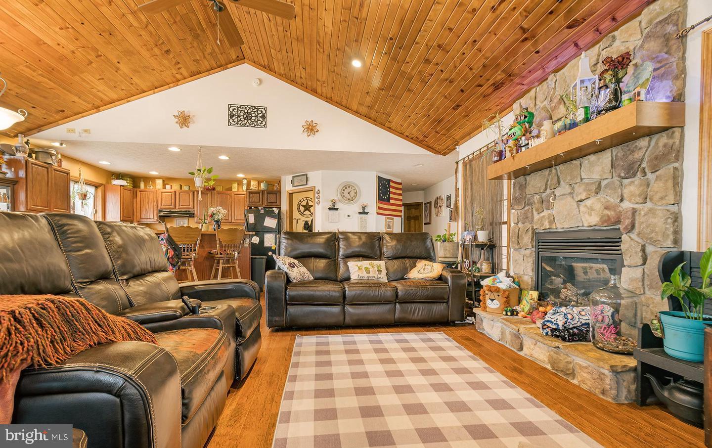 ALPINE LAKE - Residential