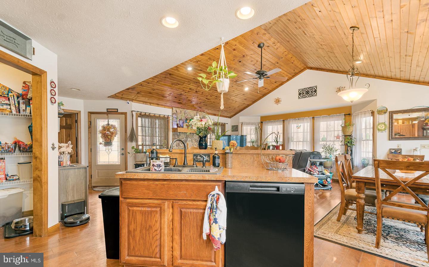 ALPINE LAKE - Residential