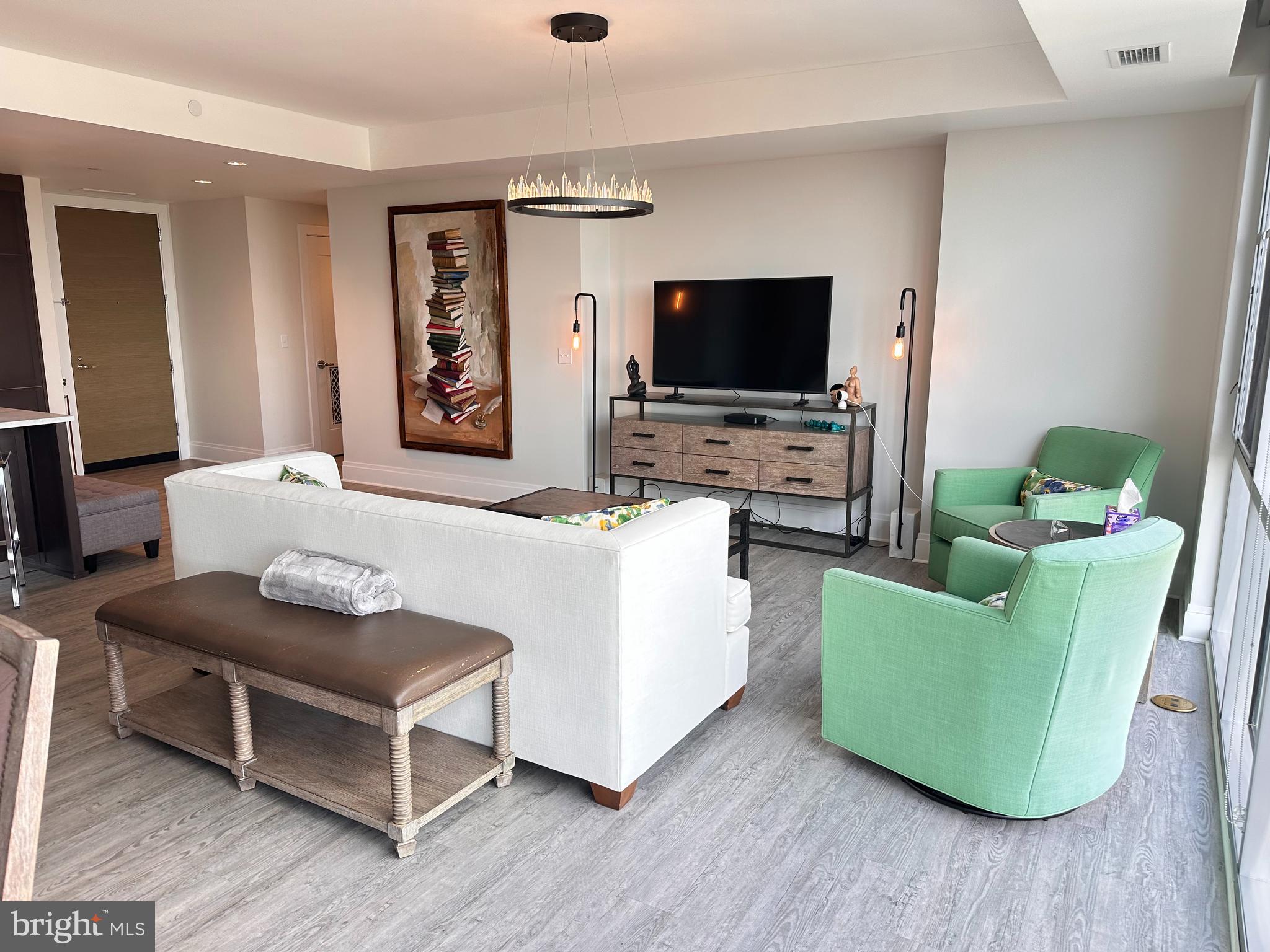 PIKE AND ROSE - Residential