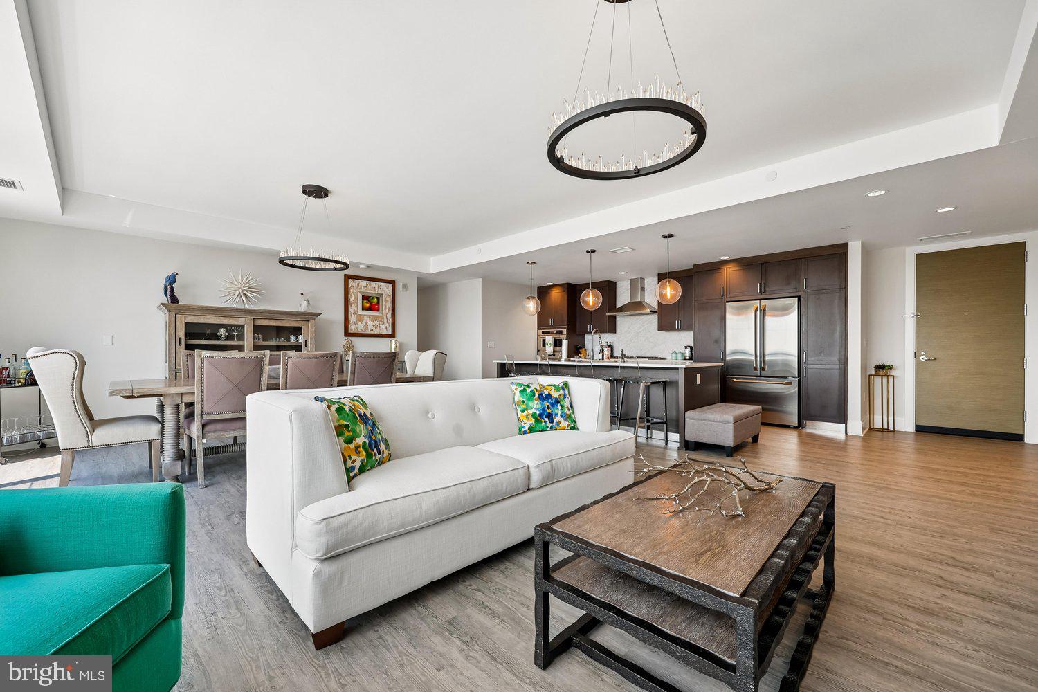 PIKE AND ROSE - Residential