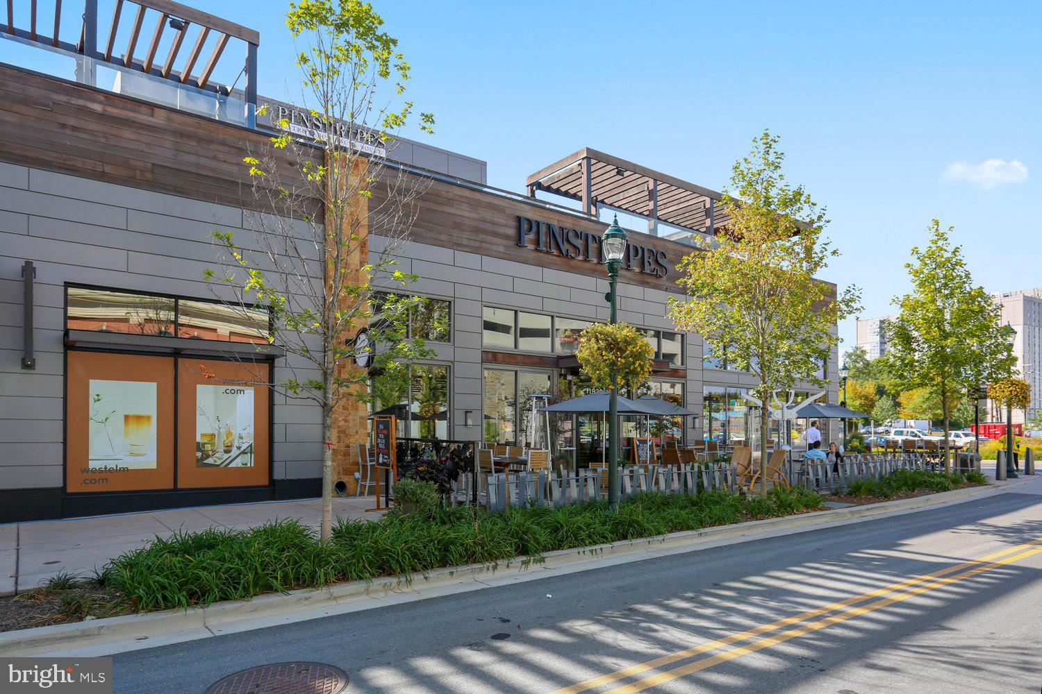 PIKE AND ROSE - Residential