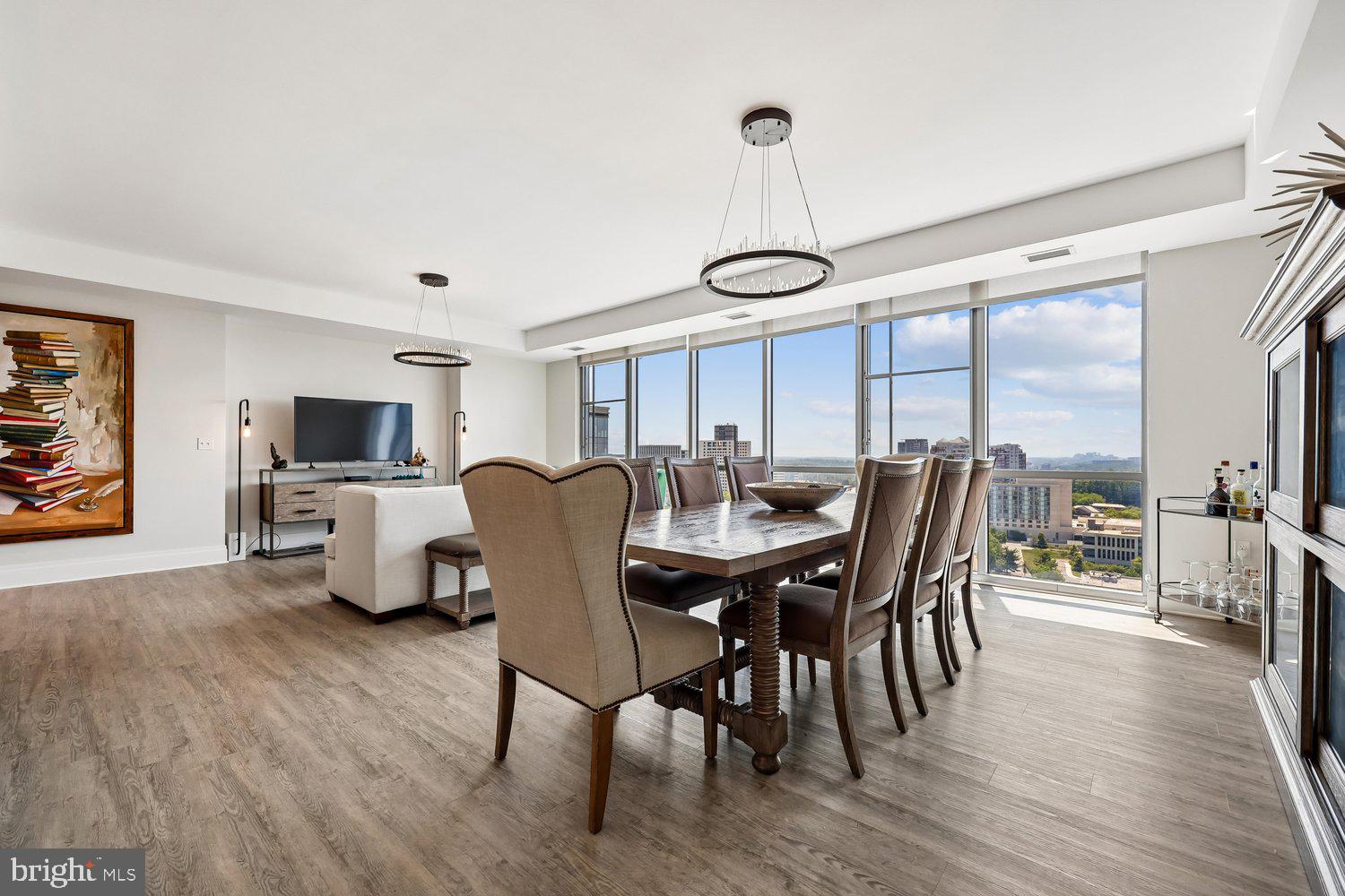 PIKE AND ROSE - Residential
