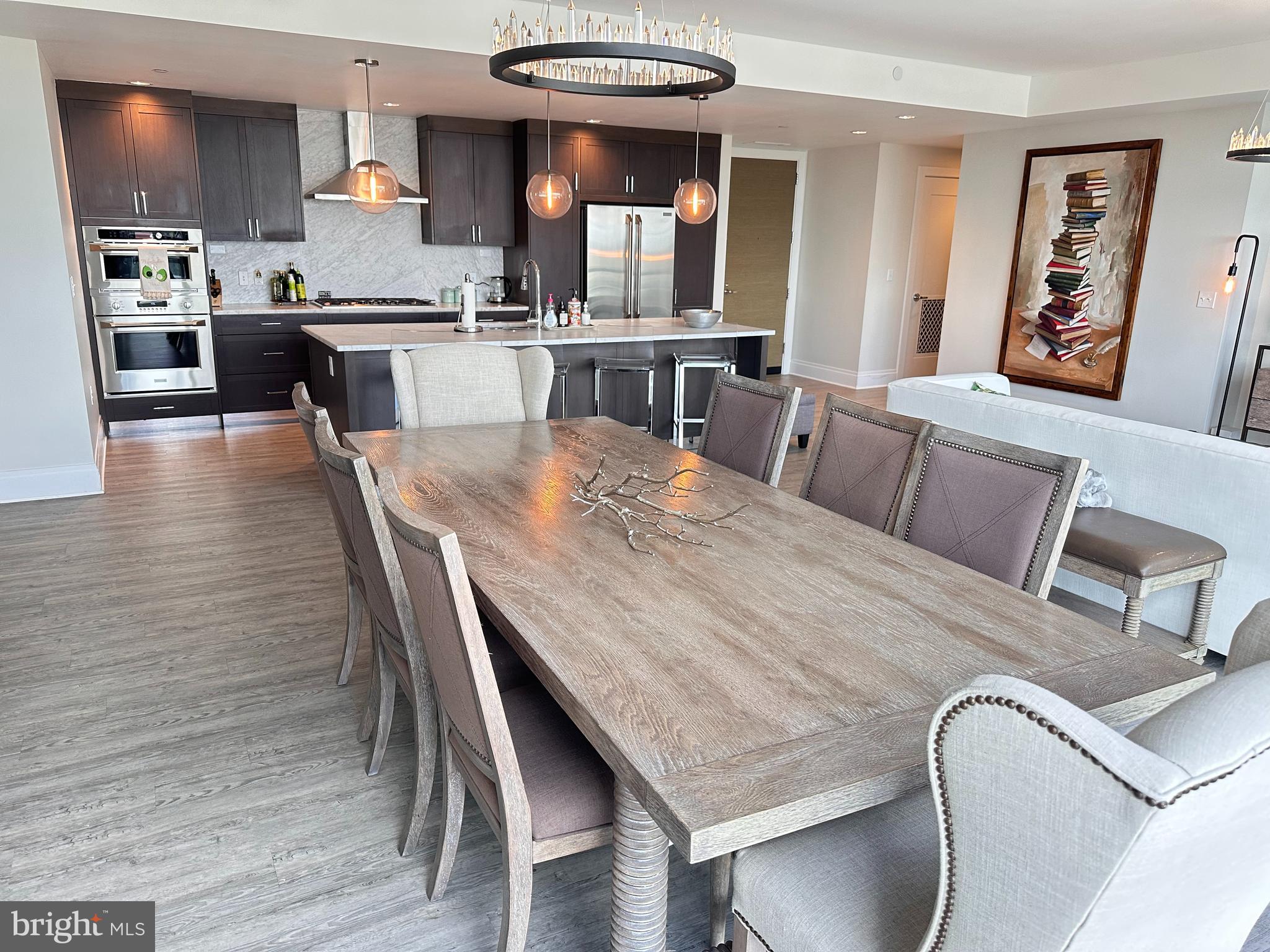 PIKE AND ROSE - Residential