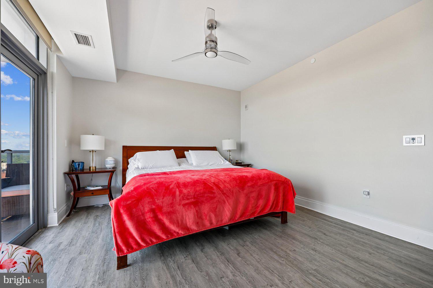 PIKE AND ROSE - Residential