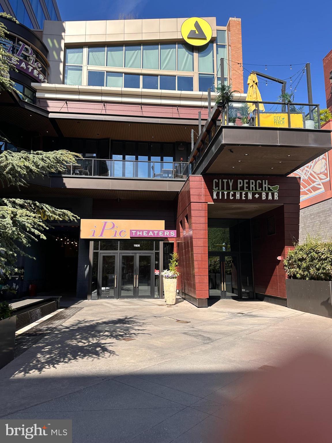 PIKE AND ROSE - Residential
