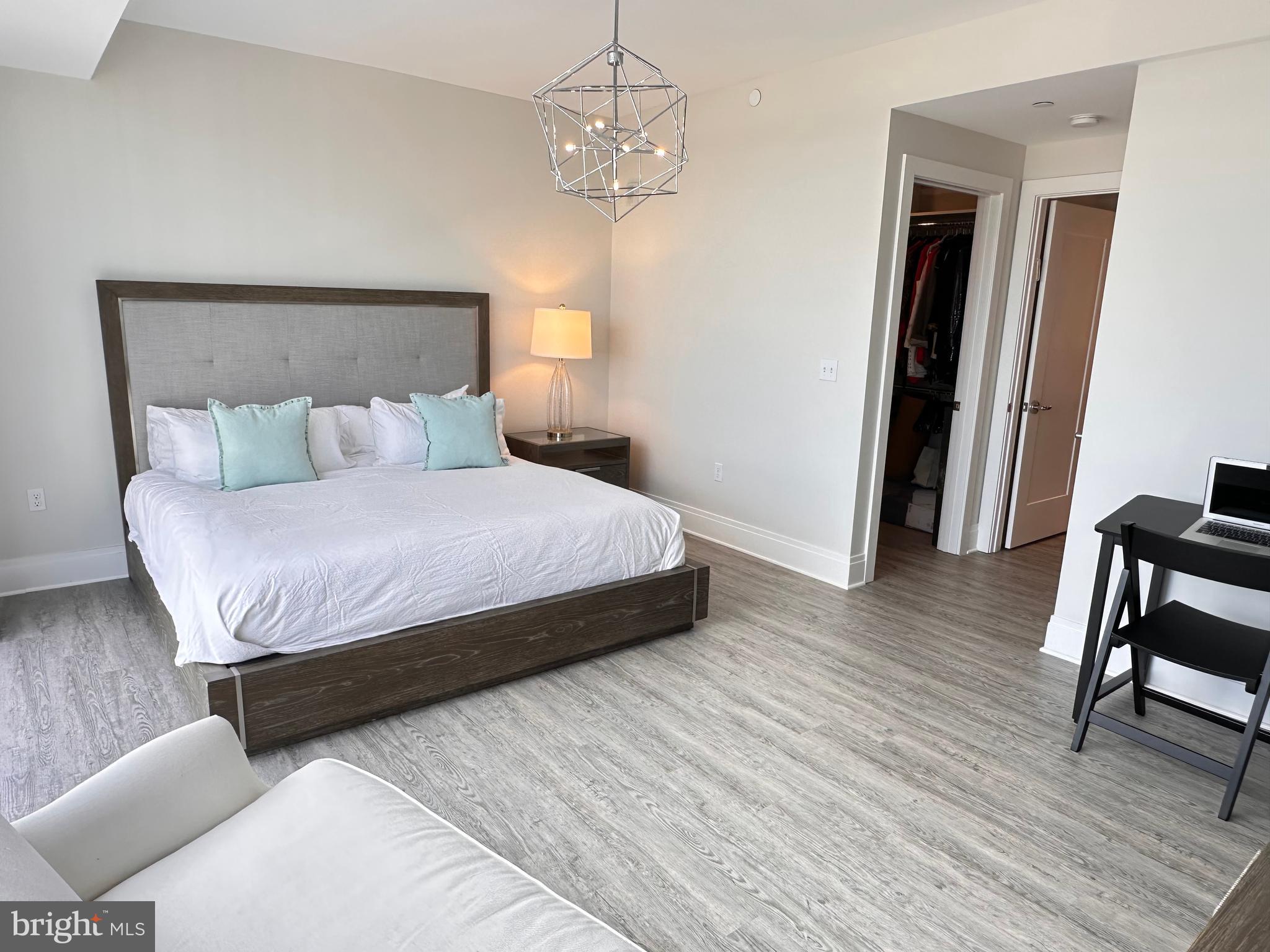 PIKE AND ROSE - Residential