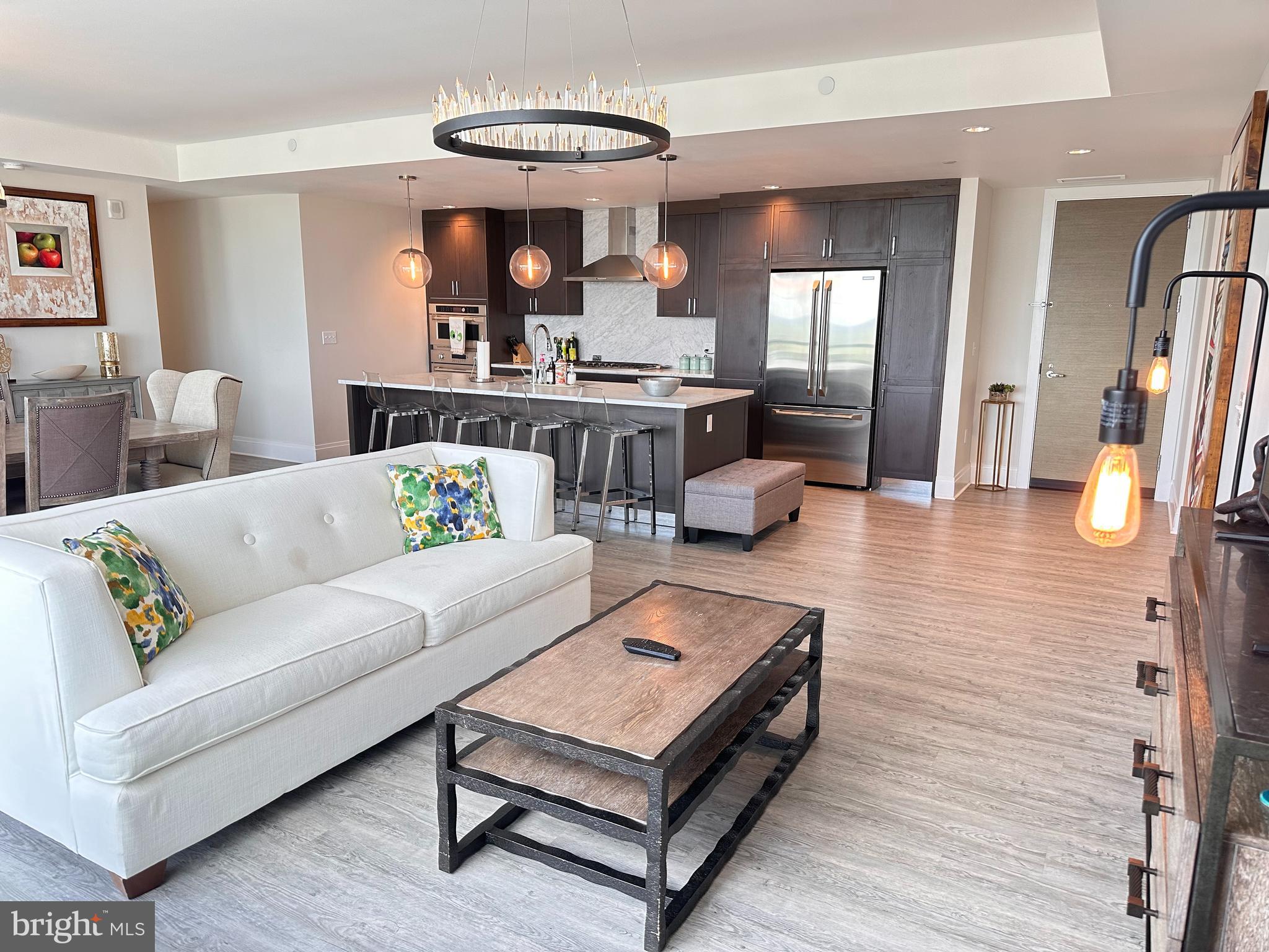 PIKE AND ROSE - Residential