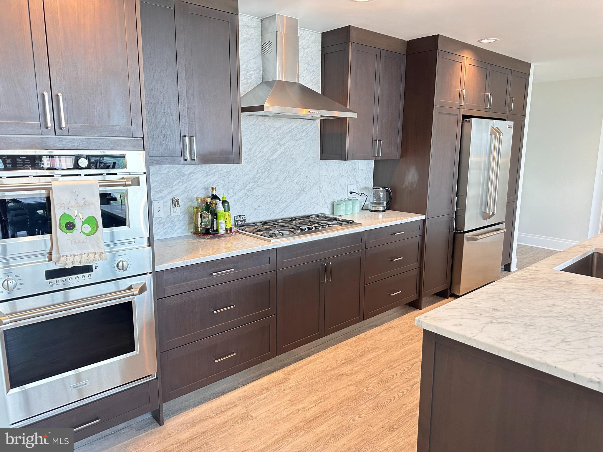 PIKE AND ROSE - Residential