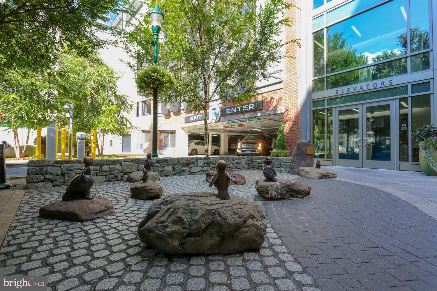 PIKE AND ROSE - Residential