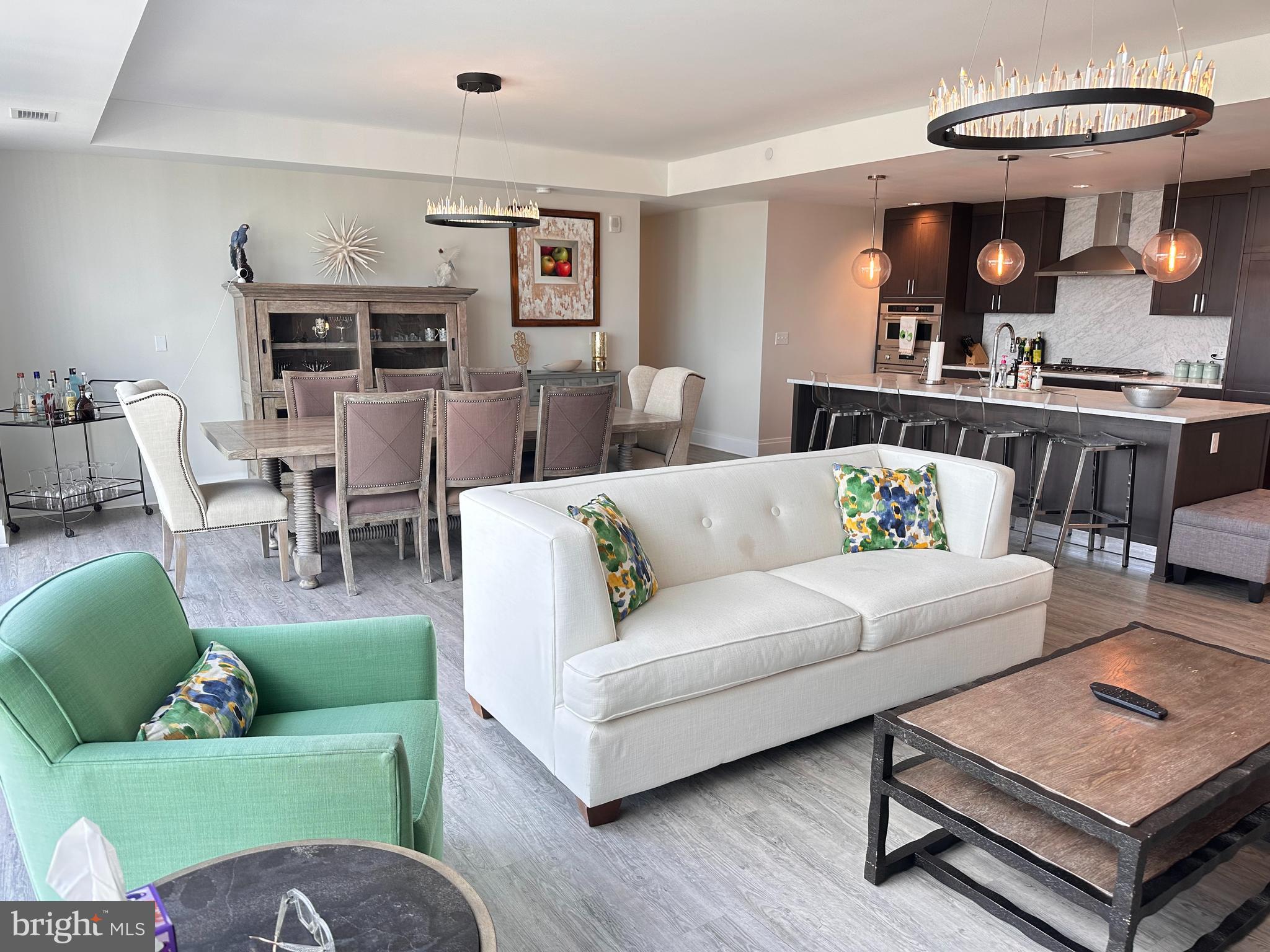 PIKE AND ROSE - Residential