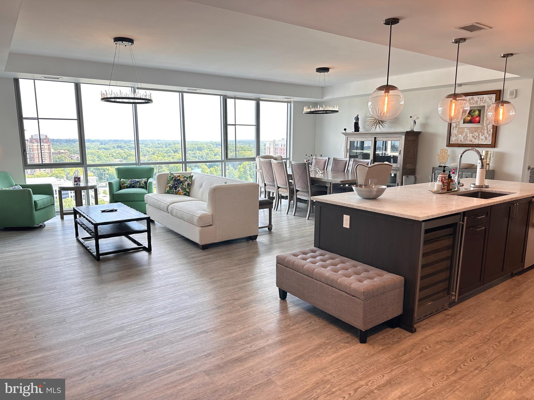 PIKE AND ROSE - Residential