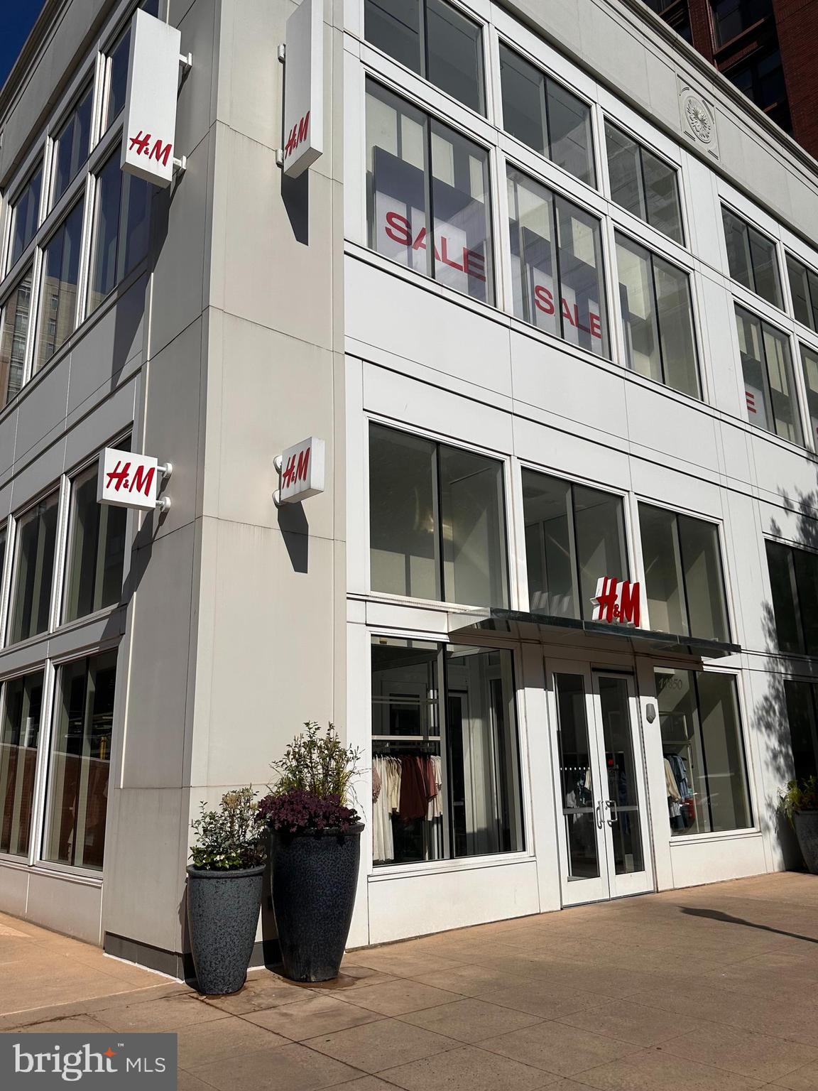 PIKE AND ROSE - Residential