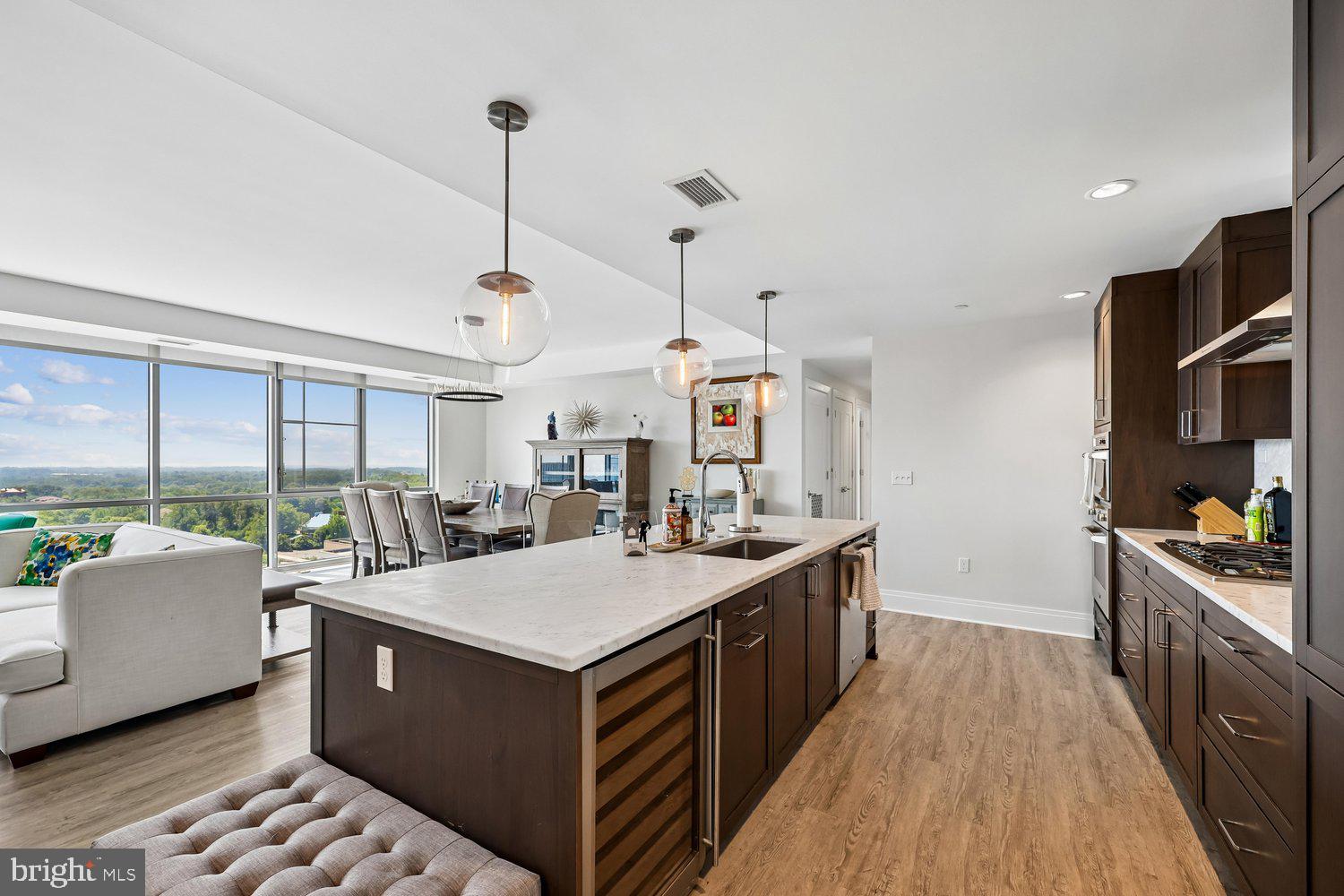 PIKE AND ROSE - Residential