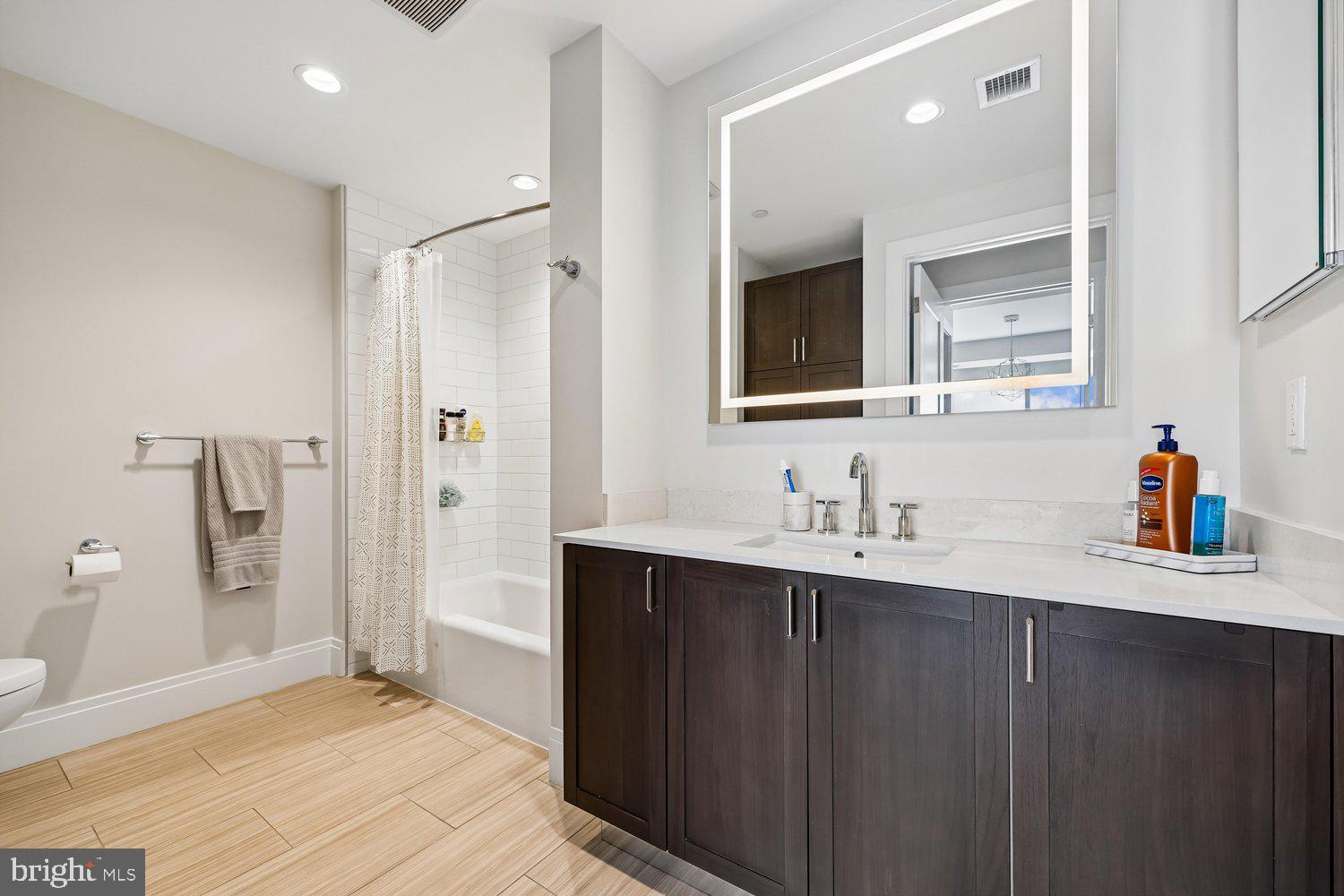 PIKE AND ROSE - Residential