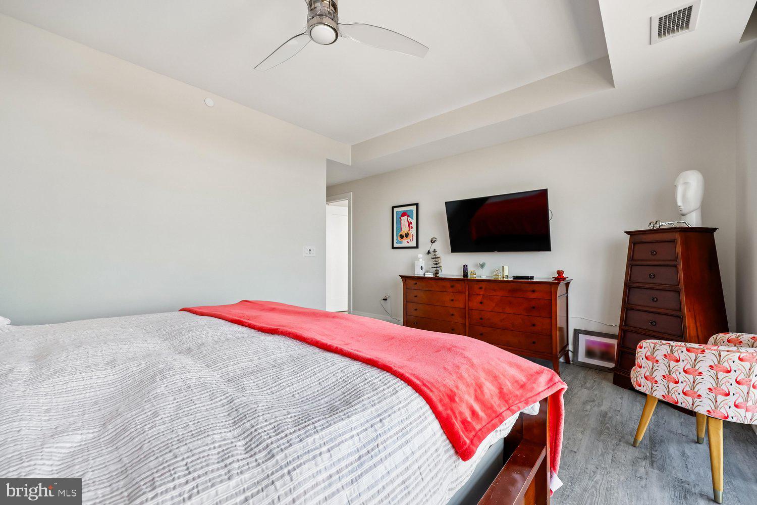 PIKE AND ROSE - Residential