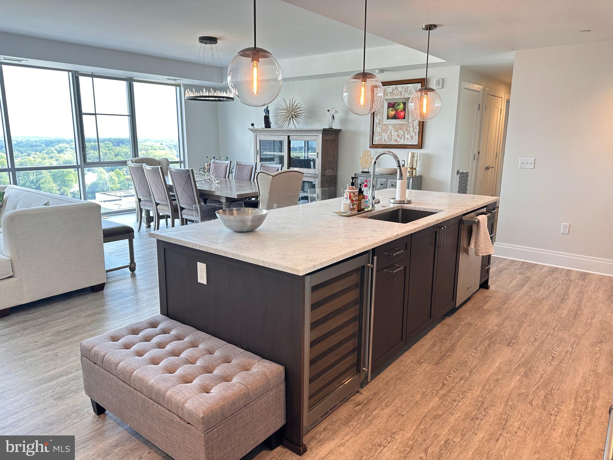 PIKE AND ROSE - Residential