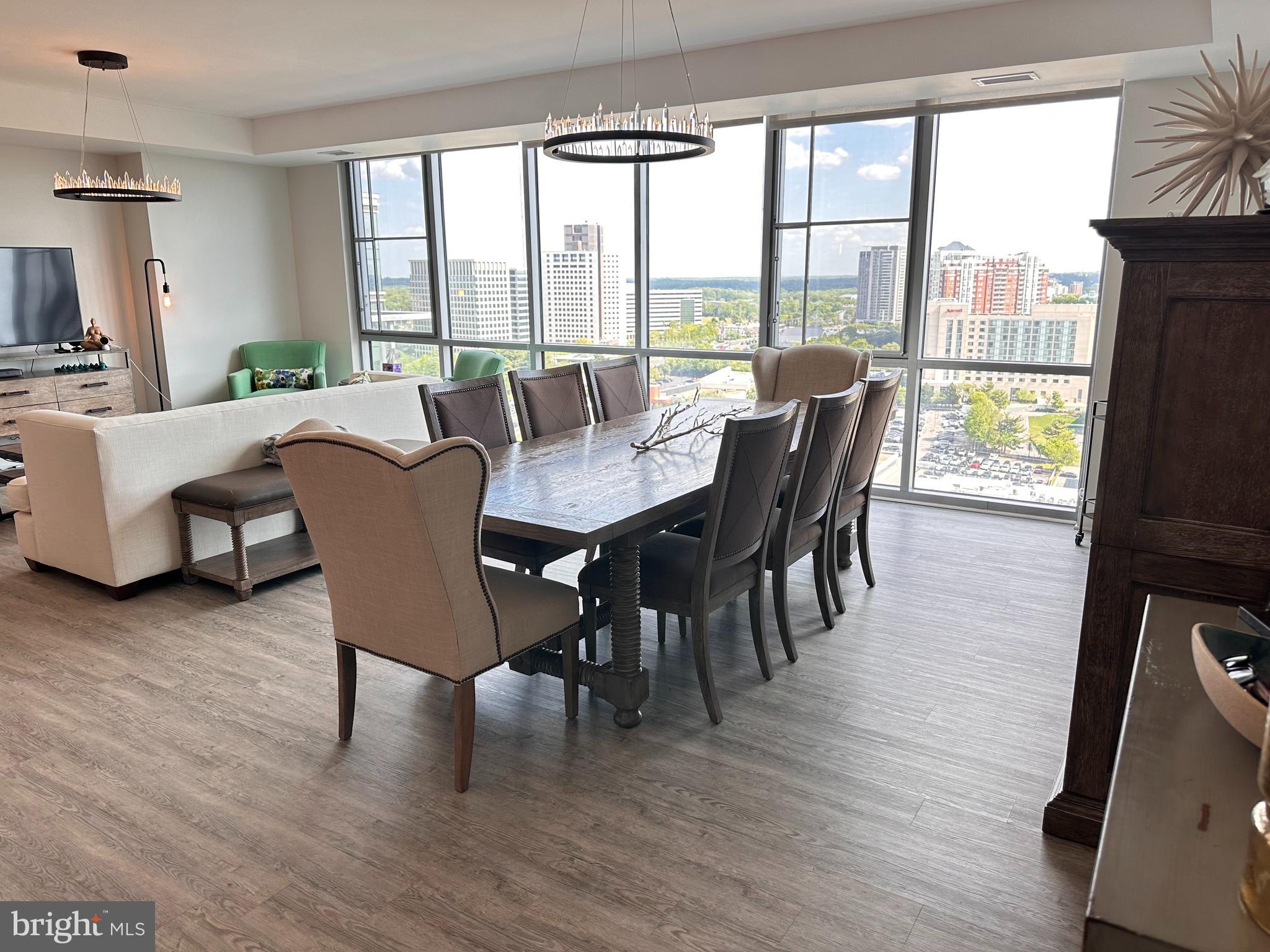 PIKE AND ROSE - Residential