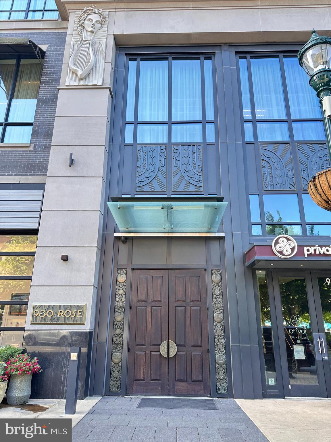 PIKE AND ROSE - Residential