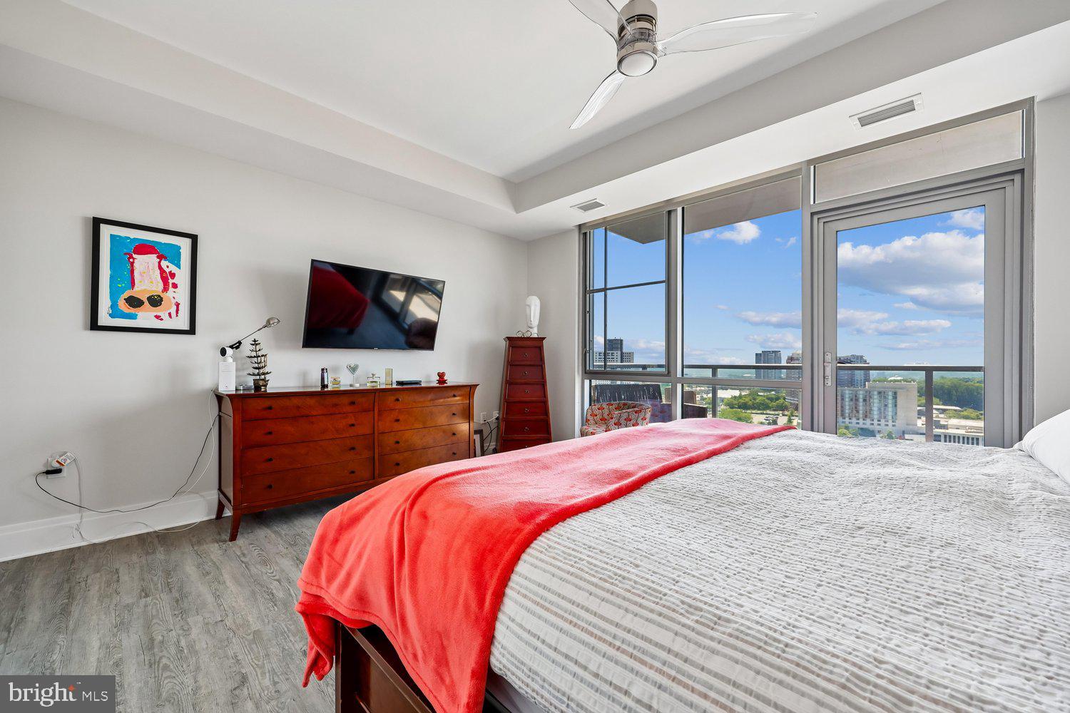 PIKE AND ROSE - Residential