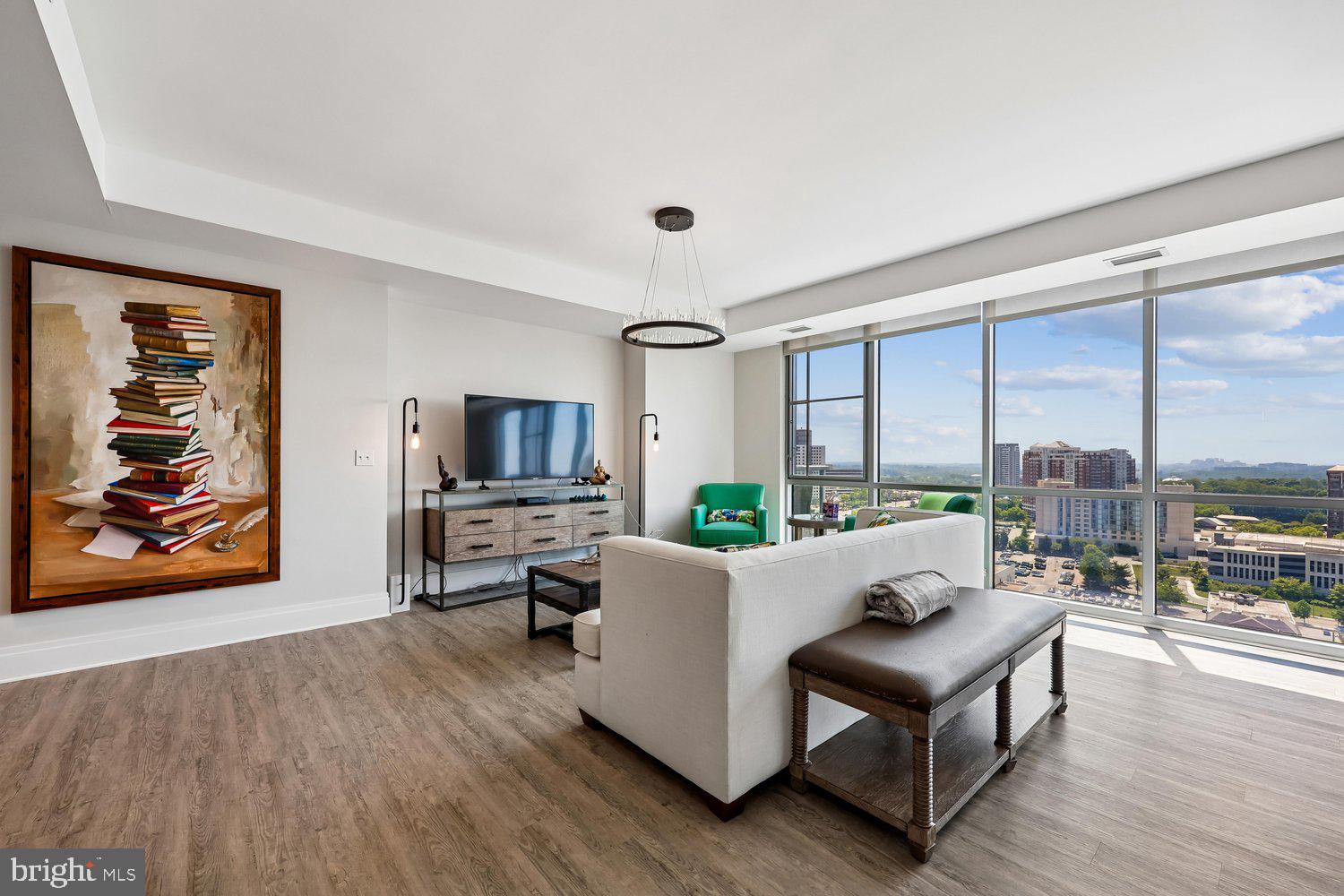 PIKE AND ROSE - Residential