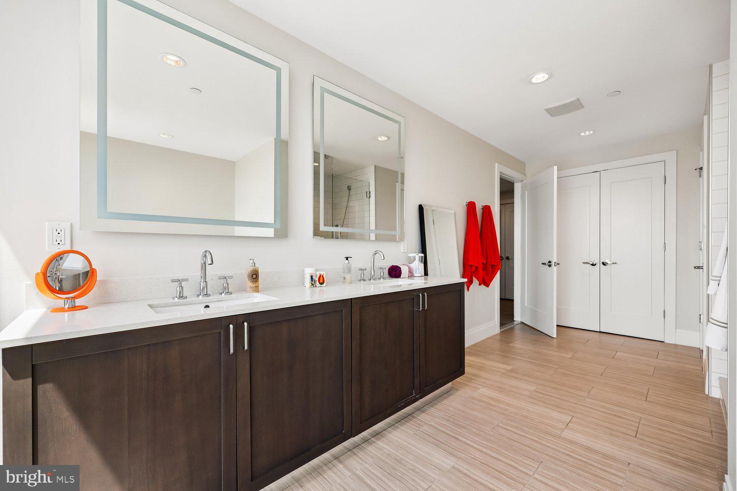 PIKE AND ROSE - Residential