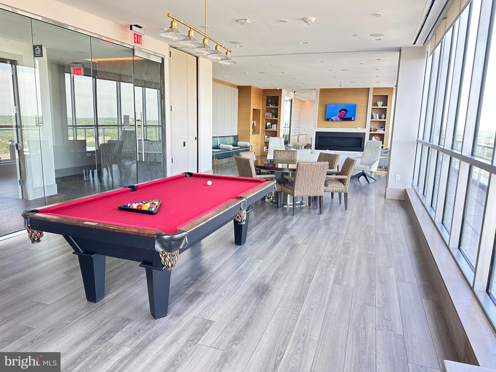 PIKE AND ROSE - Residential