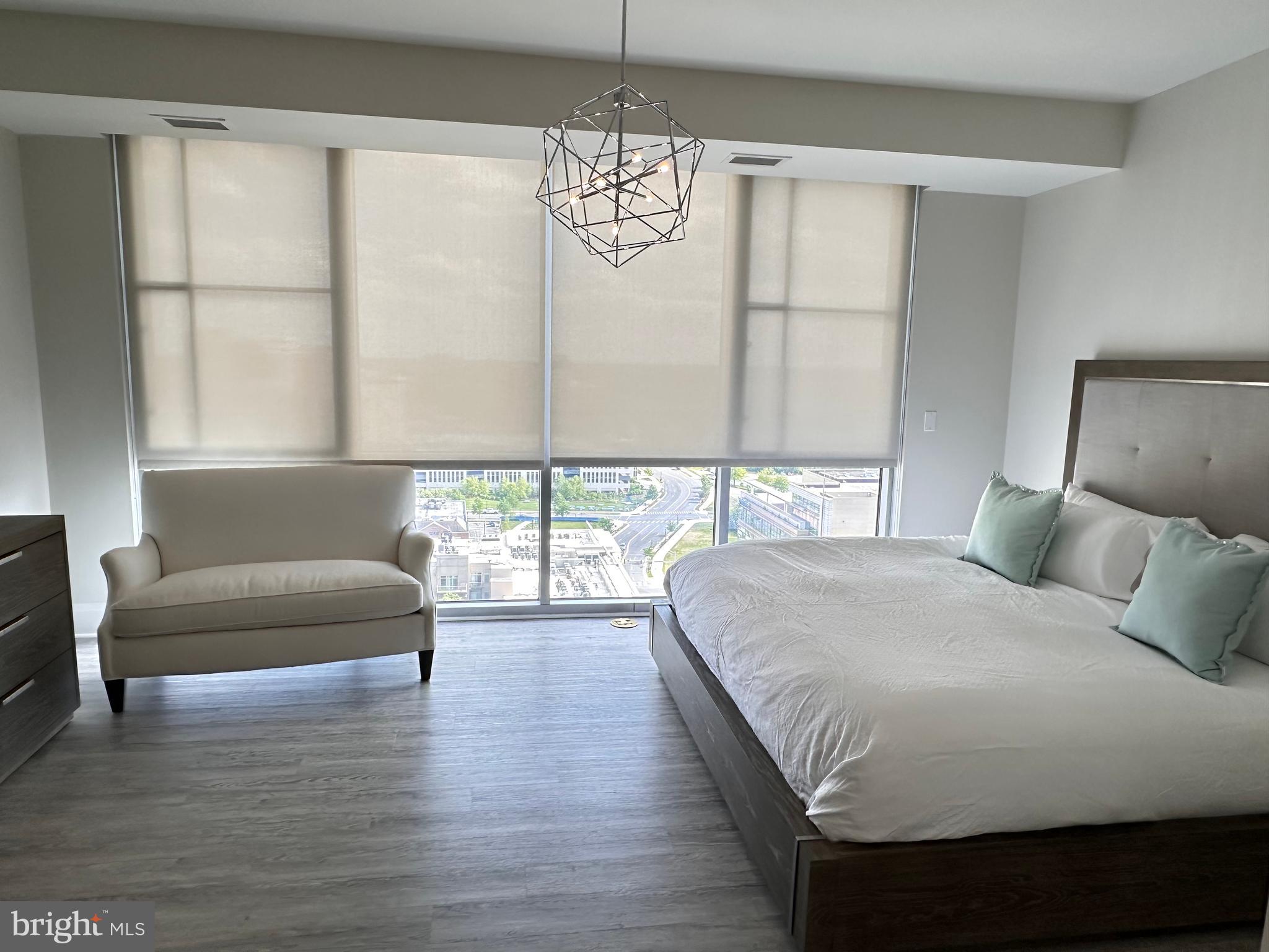 PIKE AND ROSE - Residential