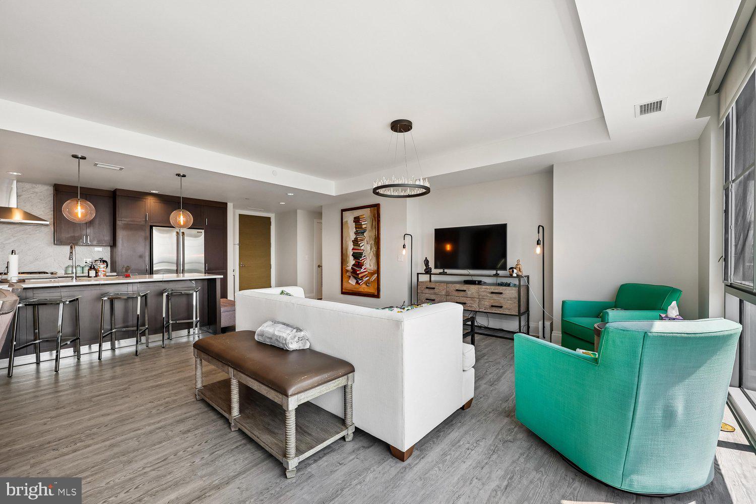 PIKE AND ROSE - Residential