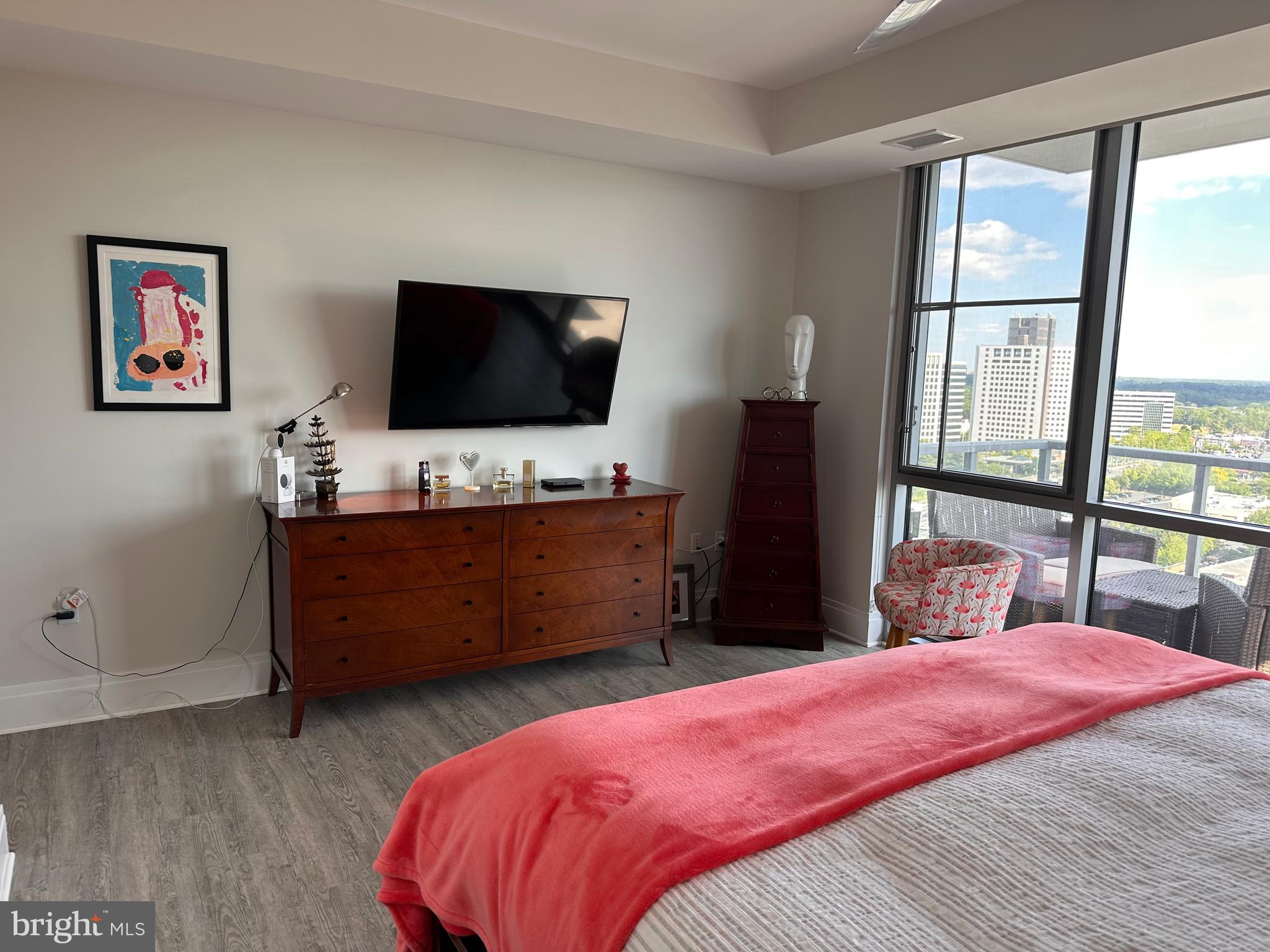 PIKE AND ROSE - Residential