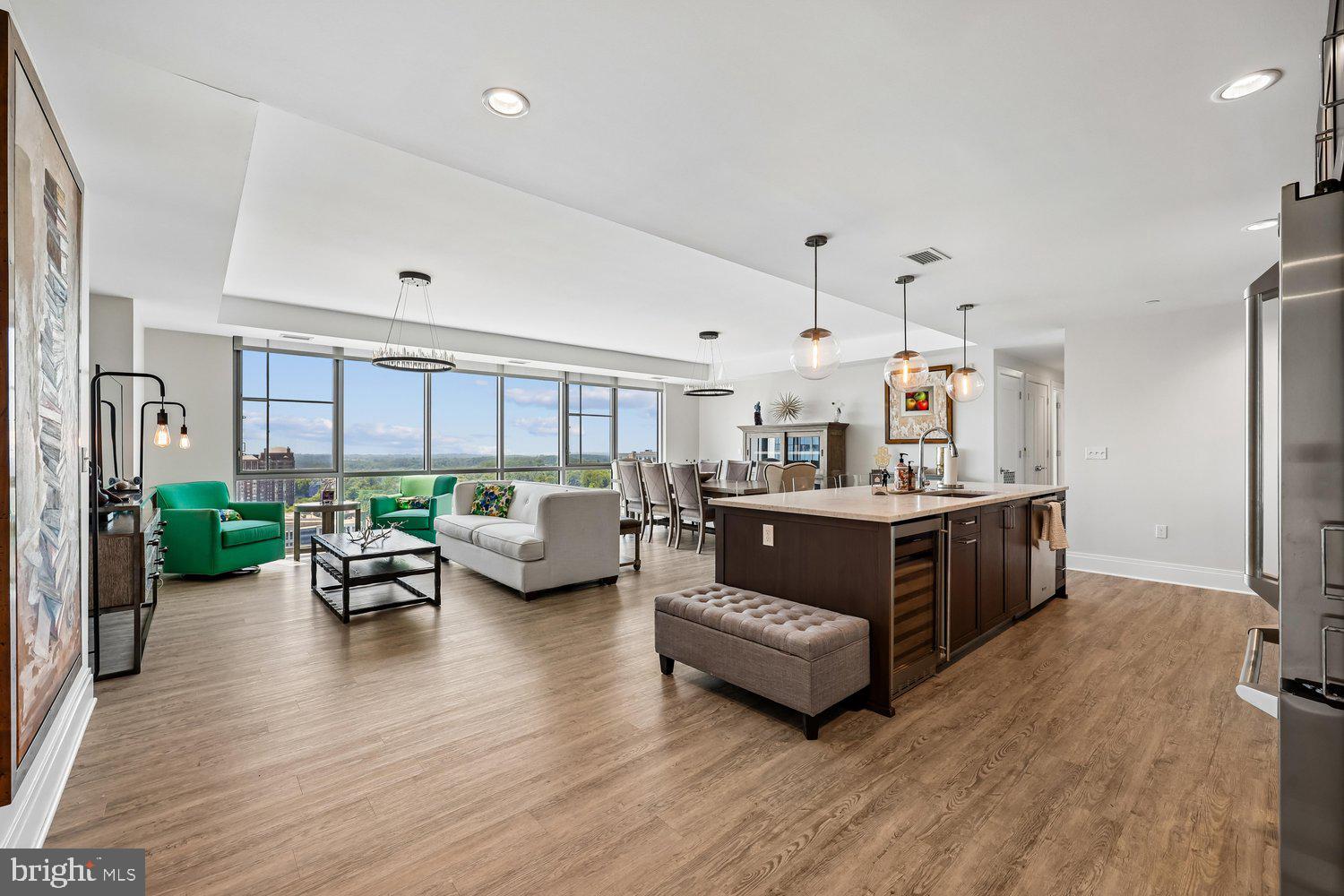PIKE AND ROSE - Residential