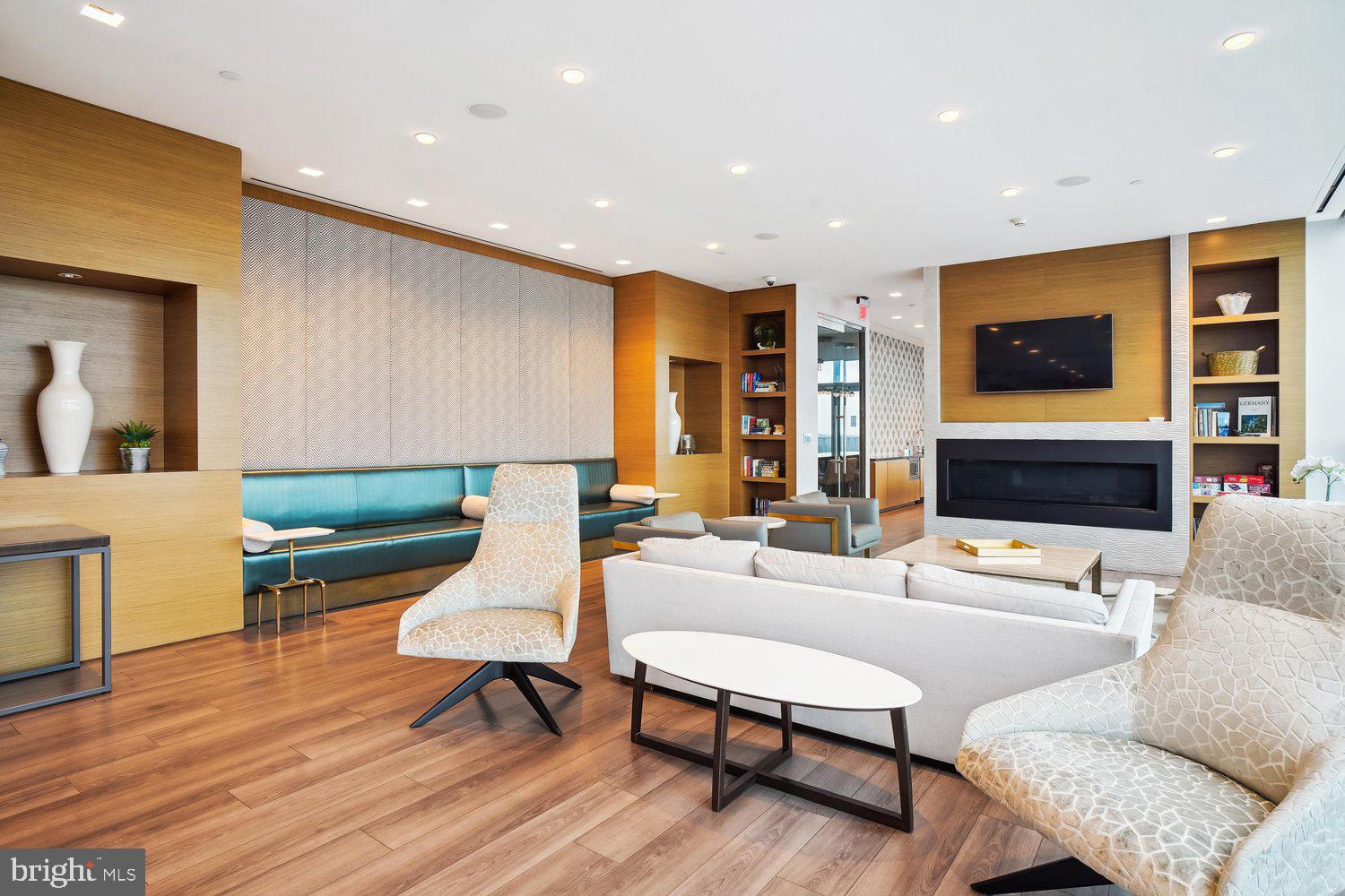 PIKE AND ROSE - Residential