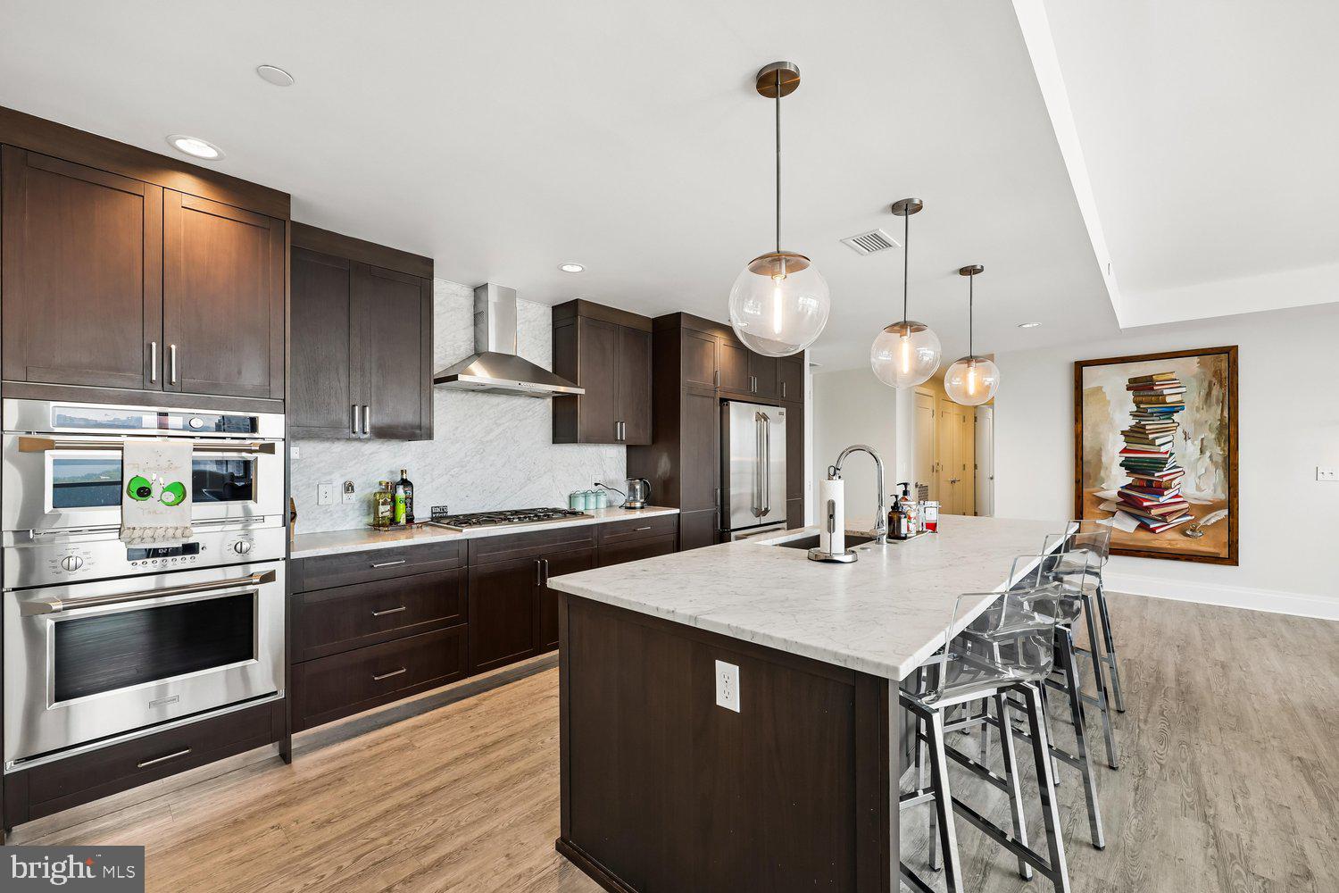 PIKE AND ROSE - Residential