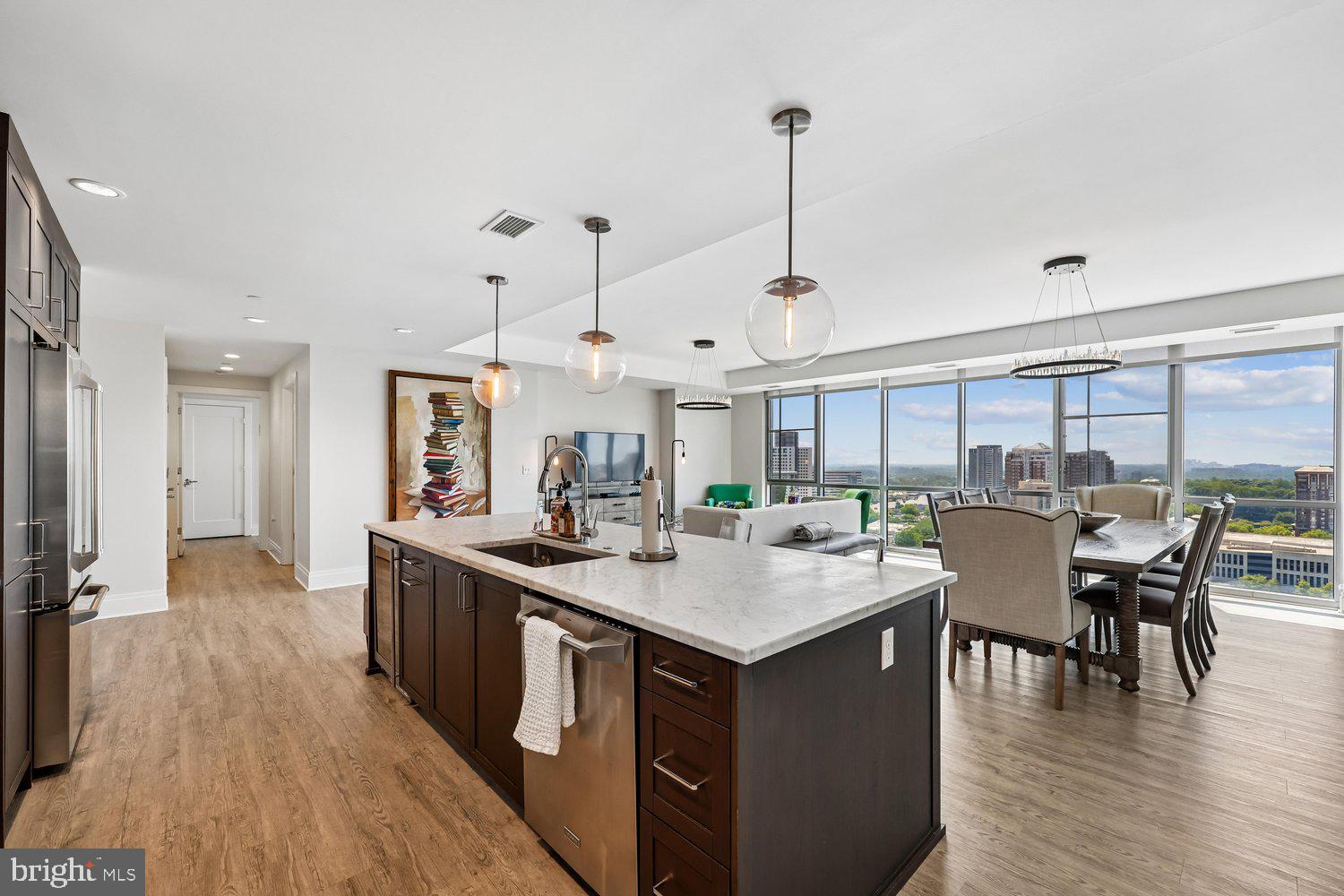 PIKE AND ROSE - Residential