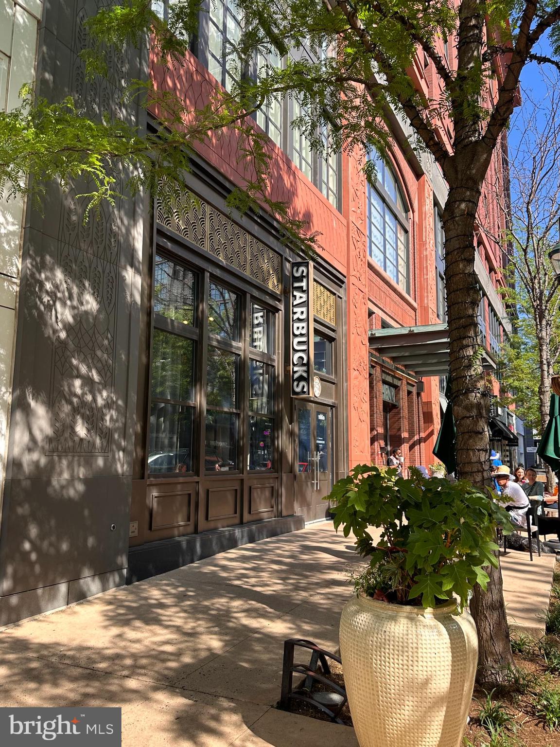 PIKE AND ROSE - Residential