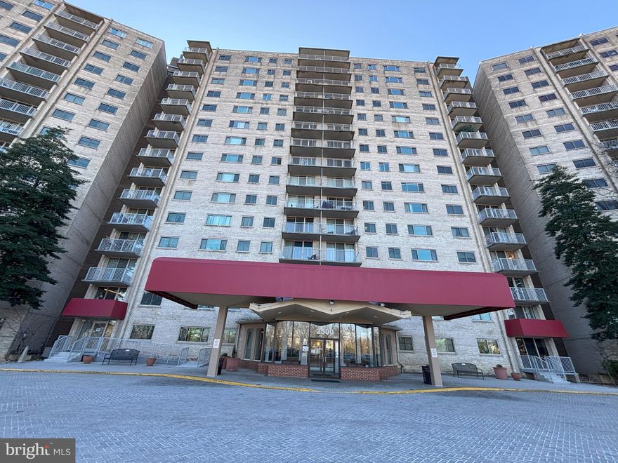 Available immediately, just reenovated!
Spacious studio condo with a remarkable view, conveniently located just minutes from DC, Bradlee Center, Amazon HQ1 (<5 mi.), Fort Ward Park, Old Town, and the Pentagon.
All utilities included in monthly rent plus access to amenities pool and fitness center!
Community Amenities:
✔ Outdoor Pool
✔ Gym
✔ Community/Party Room
✔ On-Premise Security
✔ Key Fob Access to Lobby

Perfect for Commuters: Metro bus stop right outside!
Rental Details:
    All utilities included (electricity, gas, heat, water)
    Cable, phone, and internet not included
    Plenty of parking available
 One-month rent deposit + first month’s rent + move-in fee +pet deposit if applicable +  renters insurance required at lease signing
Don’t miss out on this prime location—schedule a viewing today!