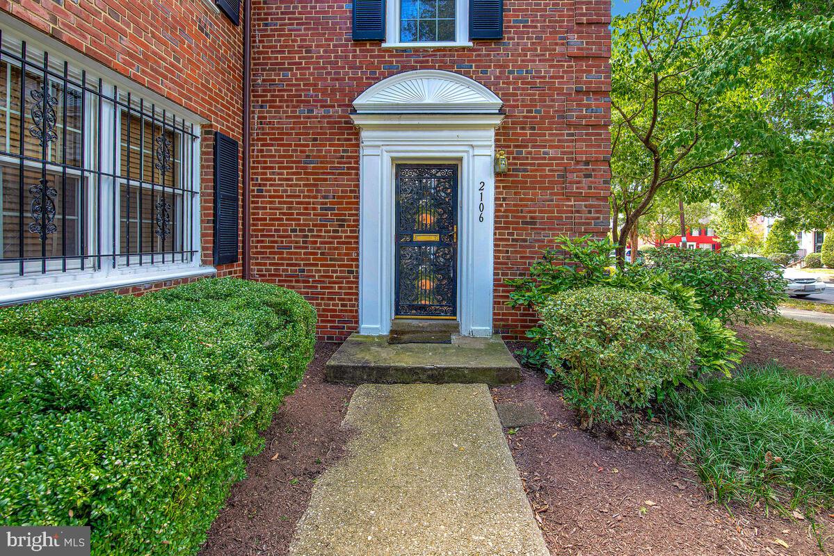 2106 SUITLAND TERRACE SE