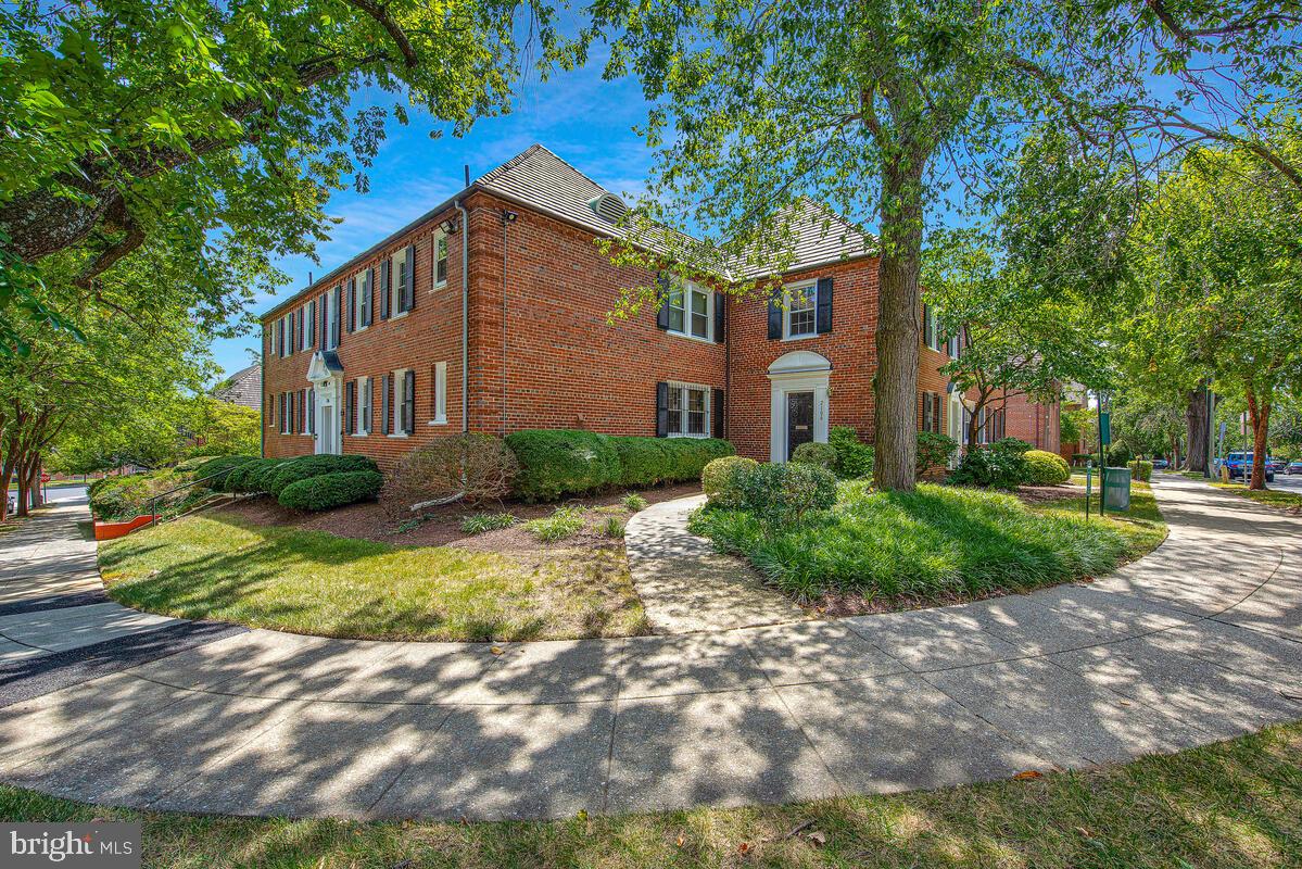 2106 SUITLAND TERRACE SE