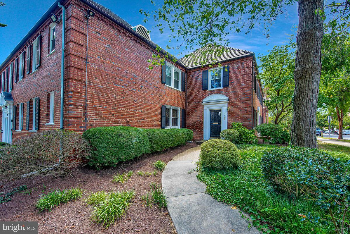 2106 SUITLAND TERRACE SE