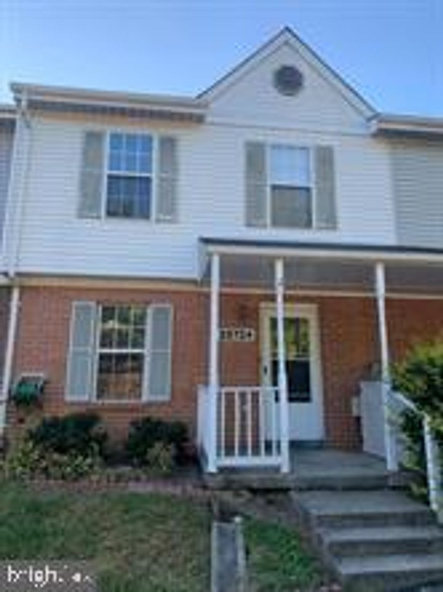 WELL MAINTAINED 3 LEVEL TOWNHOUSE WITH GREAT LOCATION OFF WOODFIELD ROAD, LAMINATE FLOORING ON THE MAIN LEVEL, FINISHED WALKOUT BASEMENT BACK TO TREES AND COMMON AREA, CLOSE TO PUBLIC TRANSPORTATION,