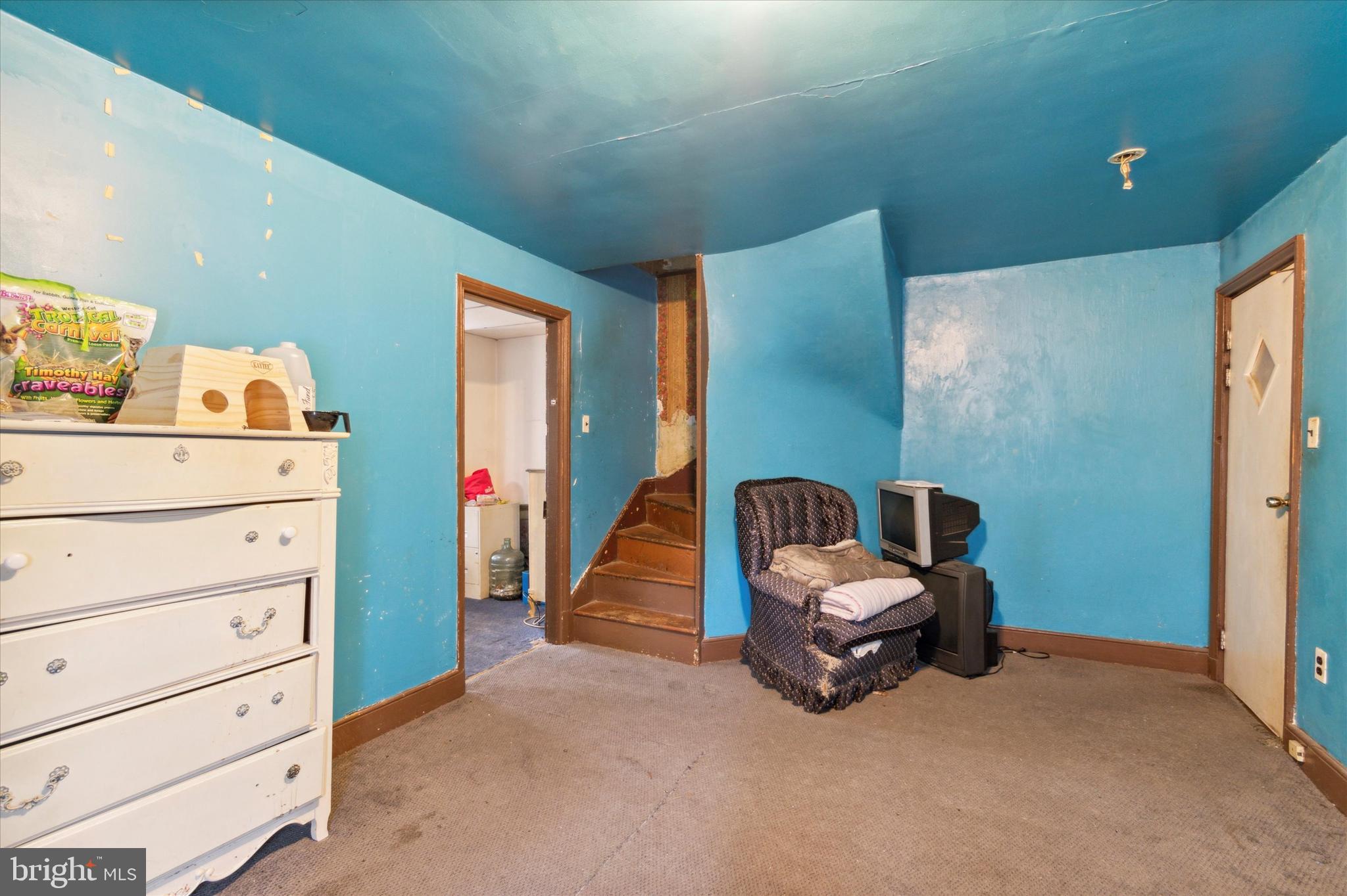 EAST KENSINGTON - Residential