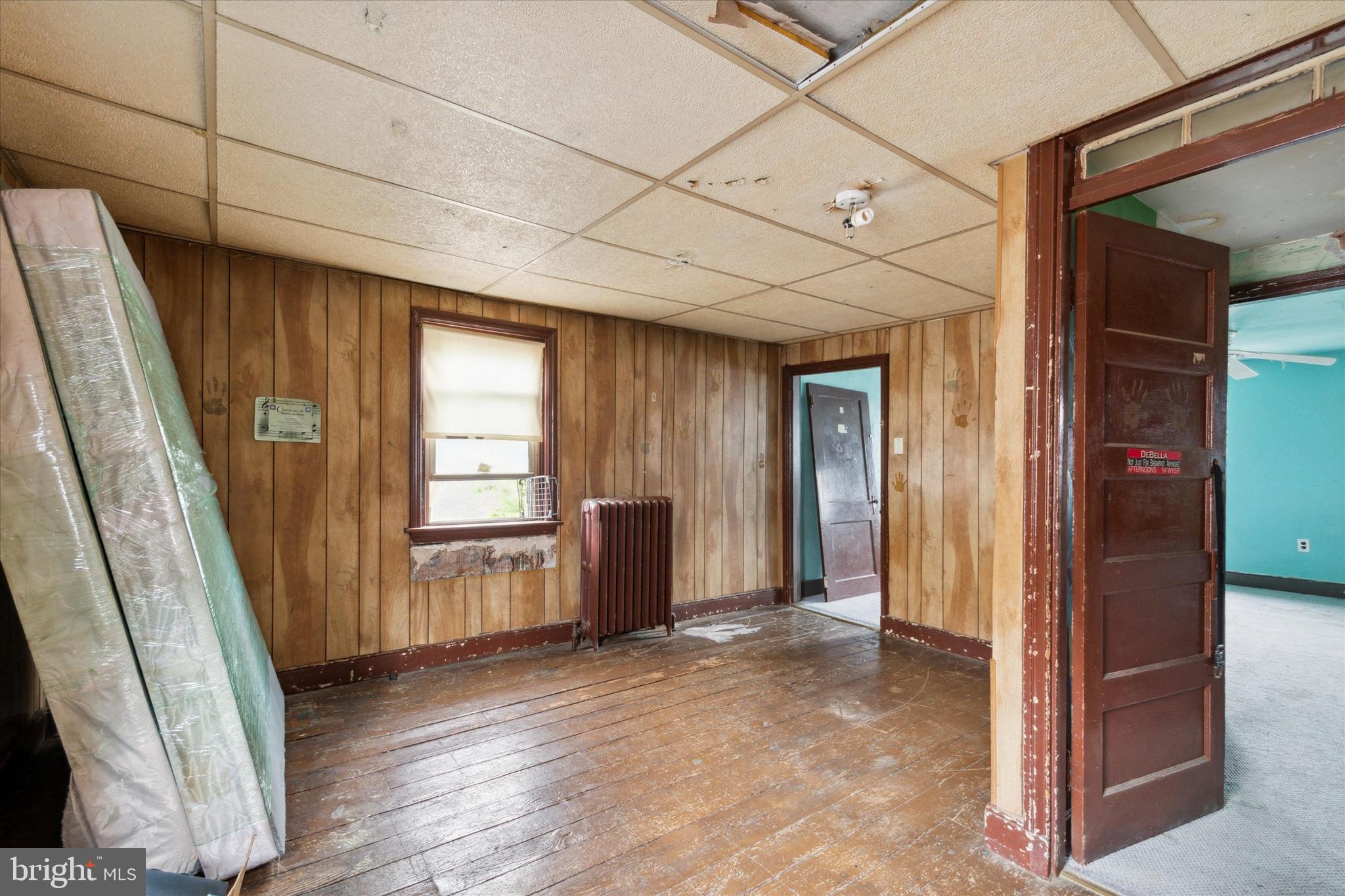 EAST KENSINGTON - Residential