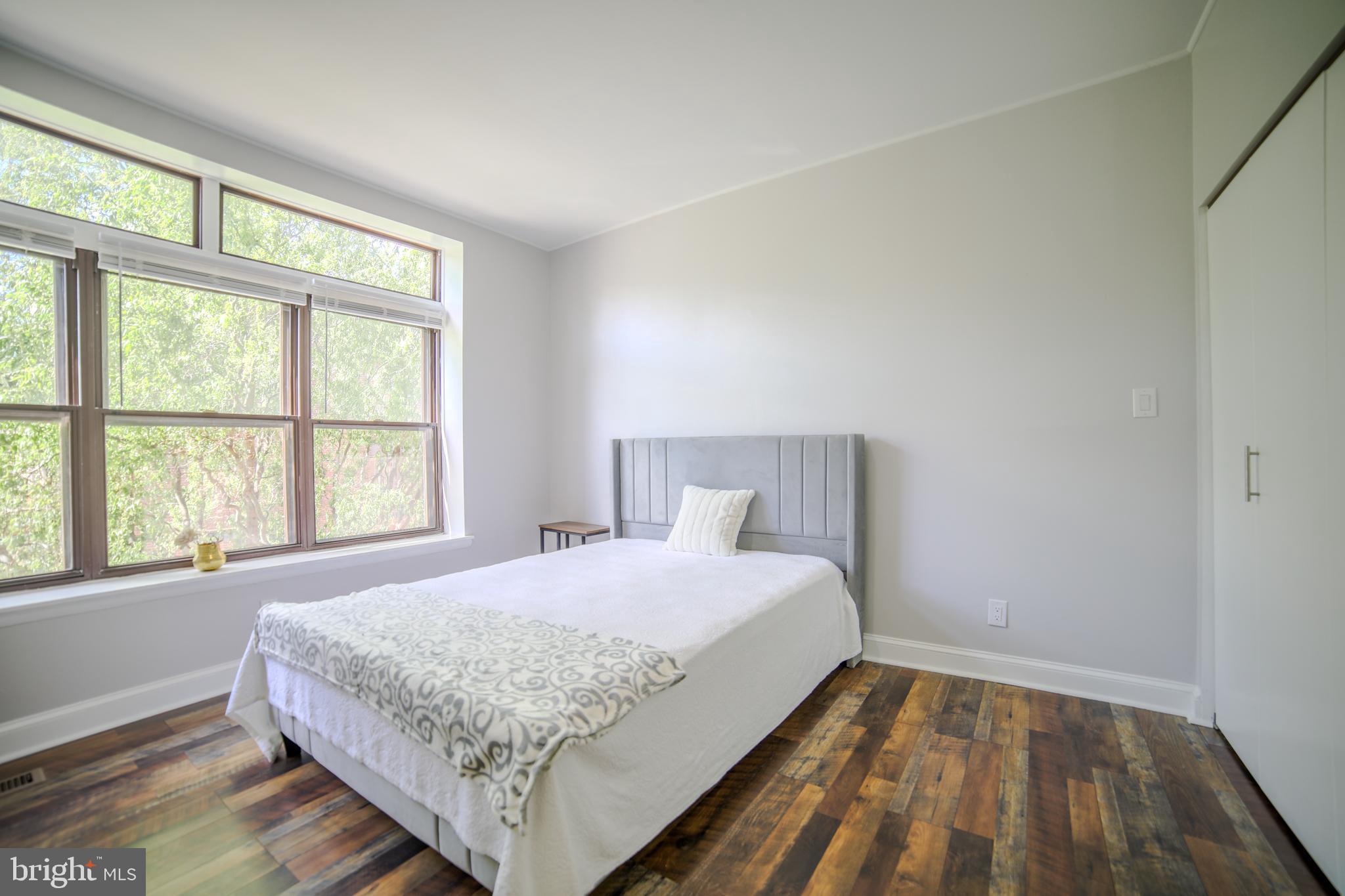 WASHINGTON SQ WEST - Residential Income