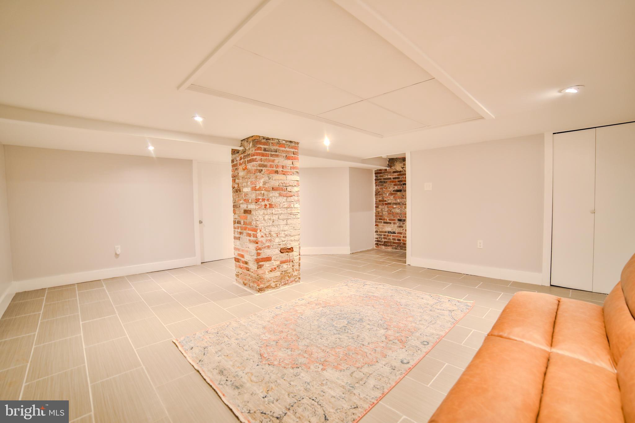 WASHINGTON SQ WEST - Residential Income