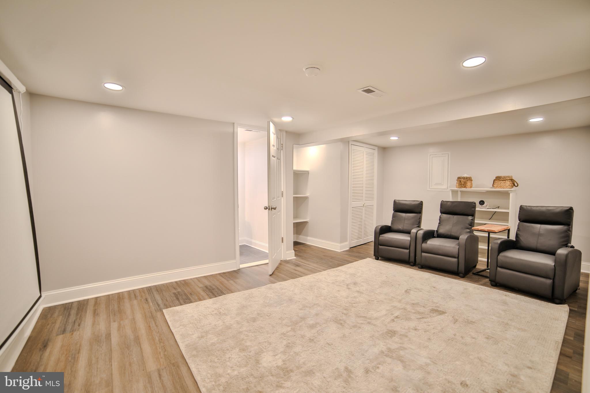 WASHINGTON SQ WEST - Residential Income