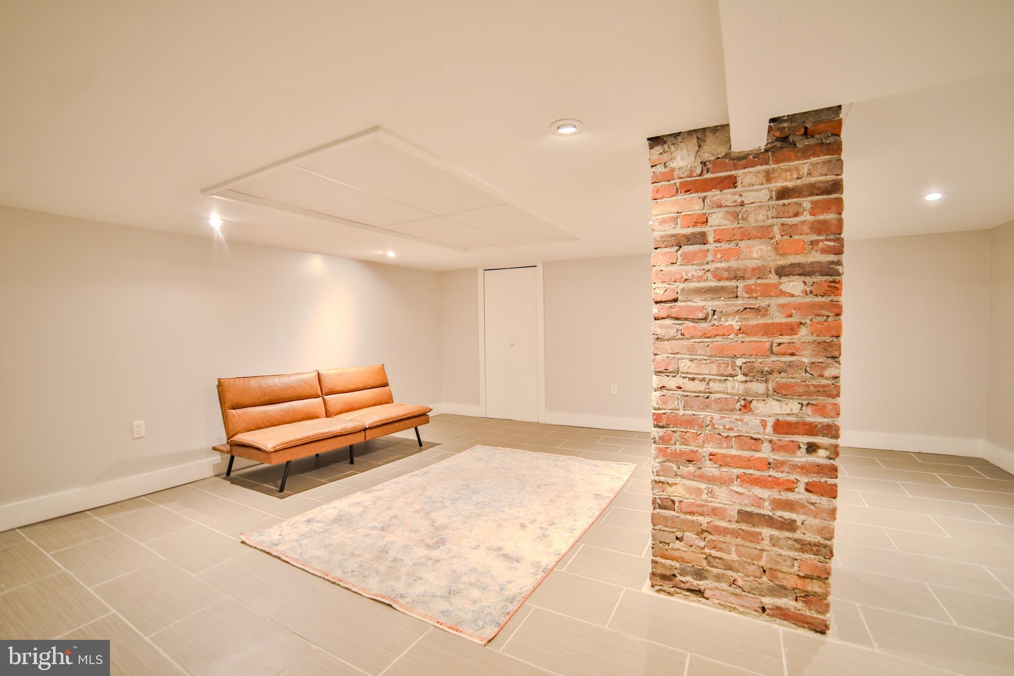 WASHINGTON SQ WEST - Residential Income